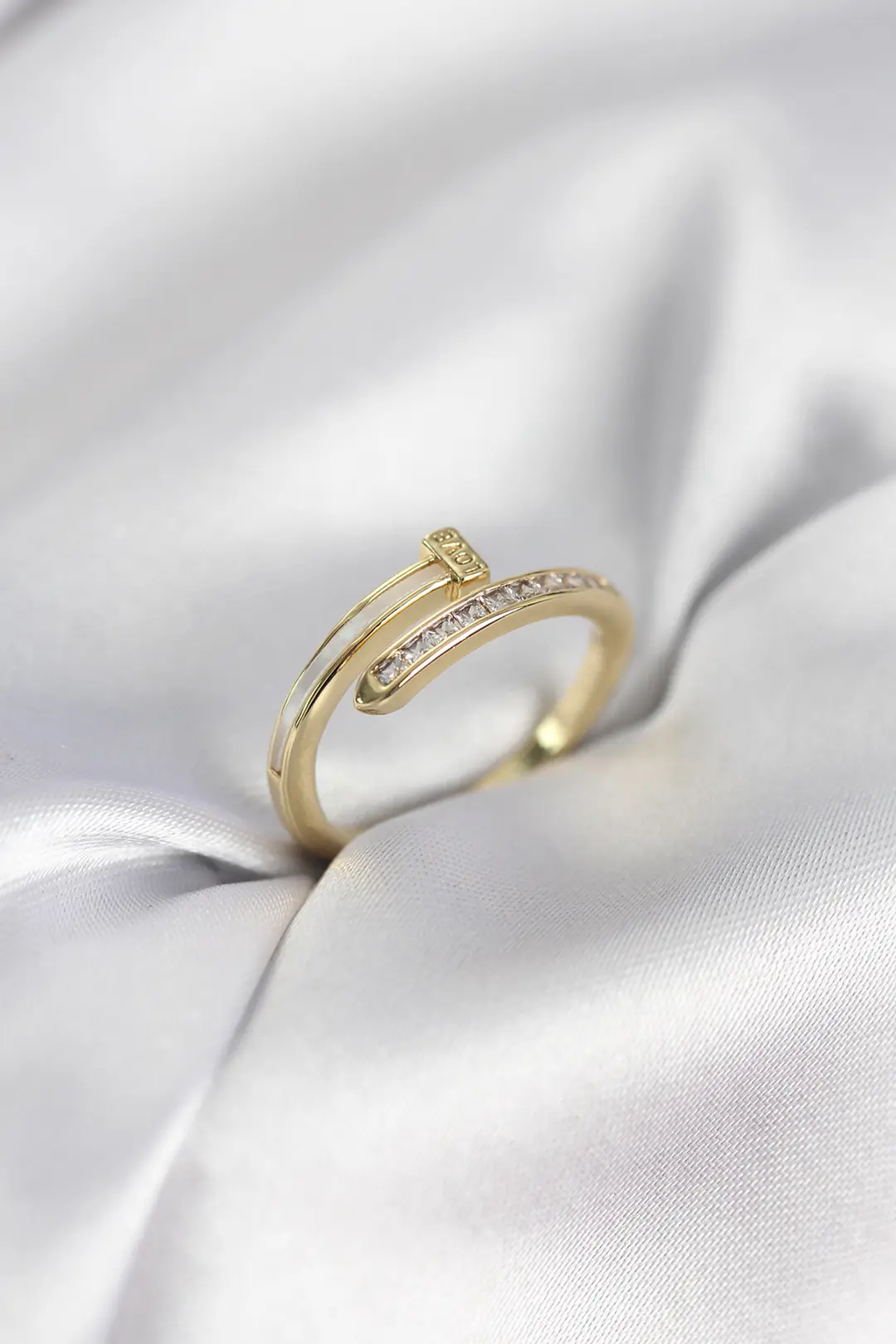 Utterly Good Zirkon Taşlı Gold Yassı Çivi Model Kadın Yüzük