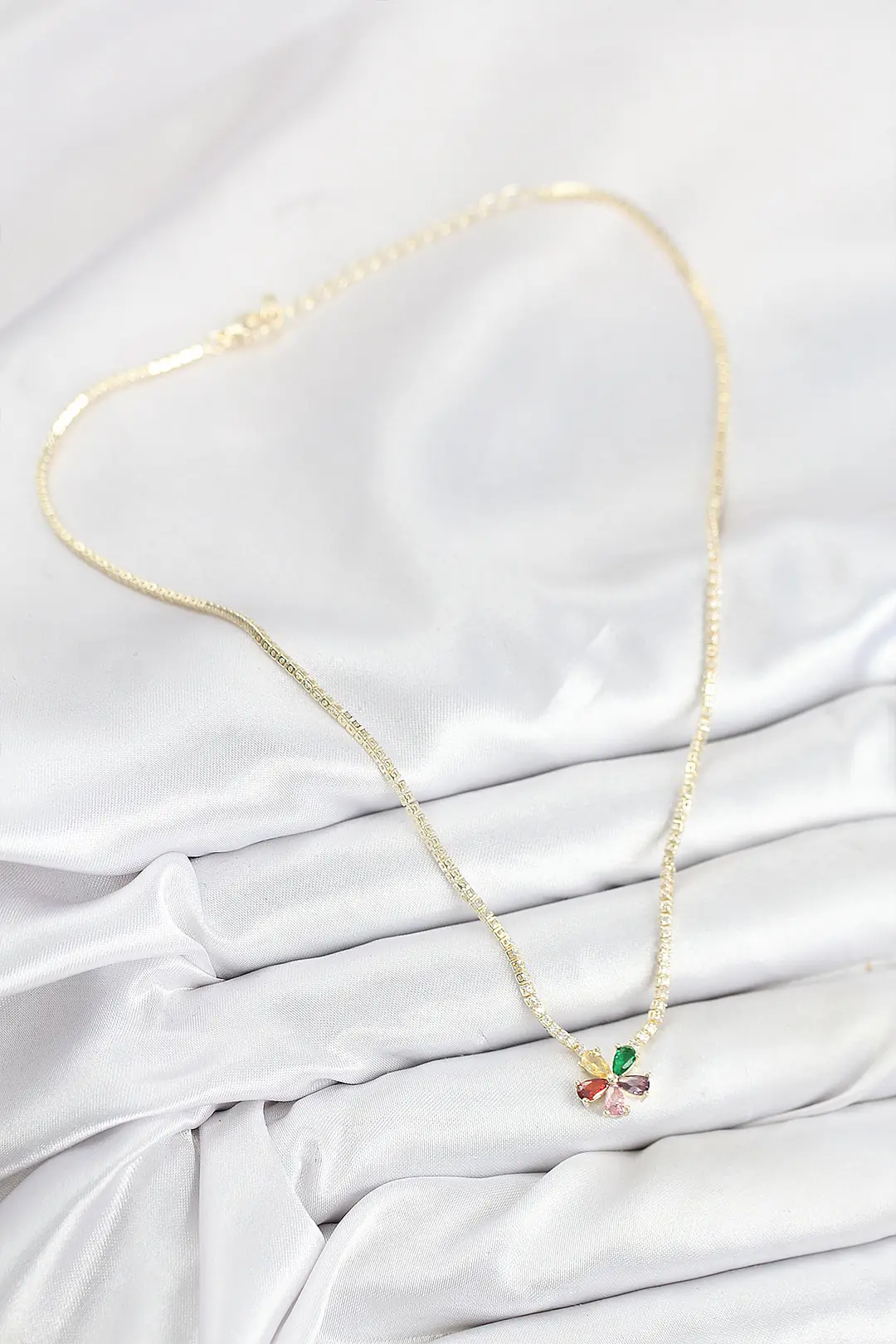 Utterly Good Zirkon Taşlı Su Yolu Kolye Çiçek Model Gold Renk