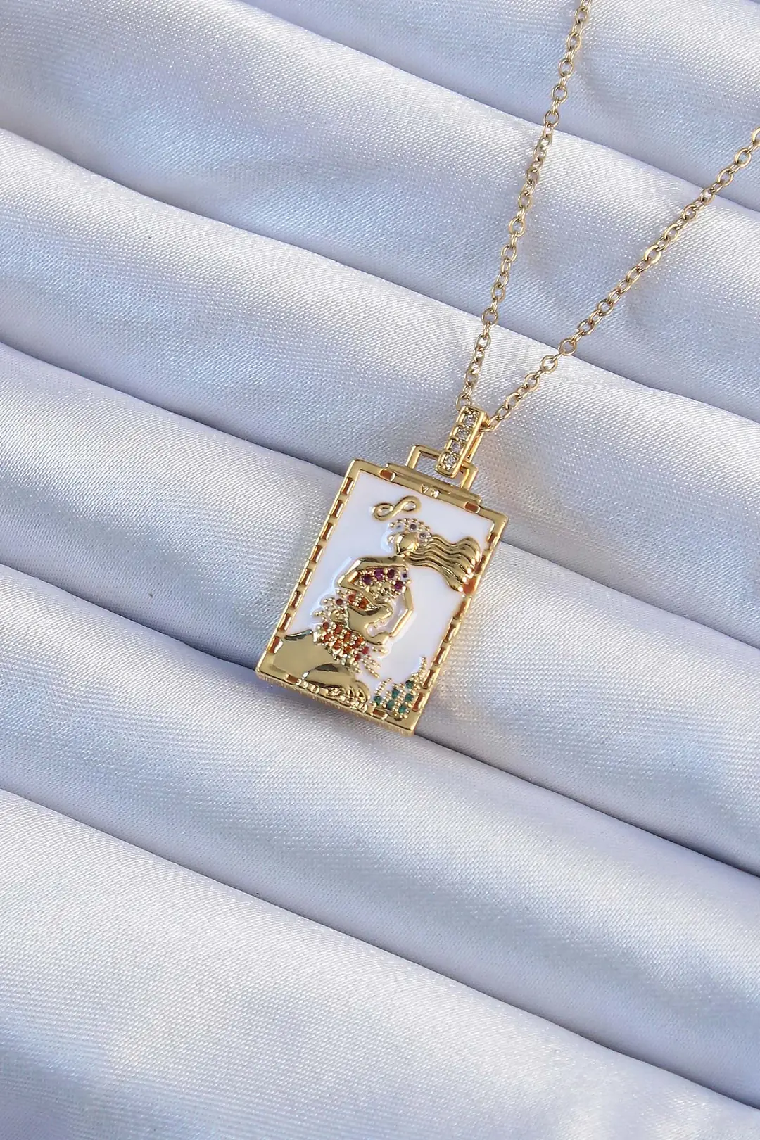 Utterly Good Çelik Kolye Gold Zincir Beyaz Mineli Tarot Figürlü