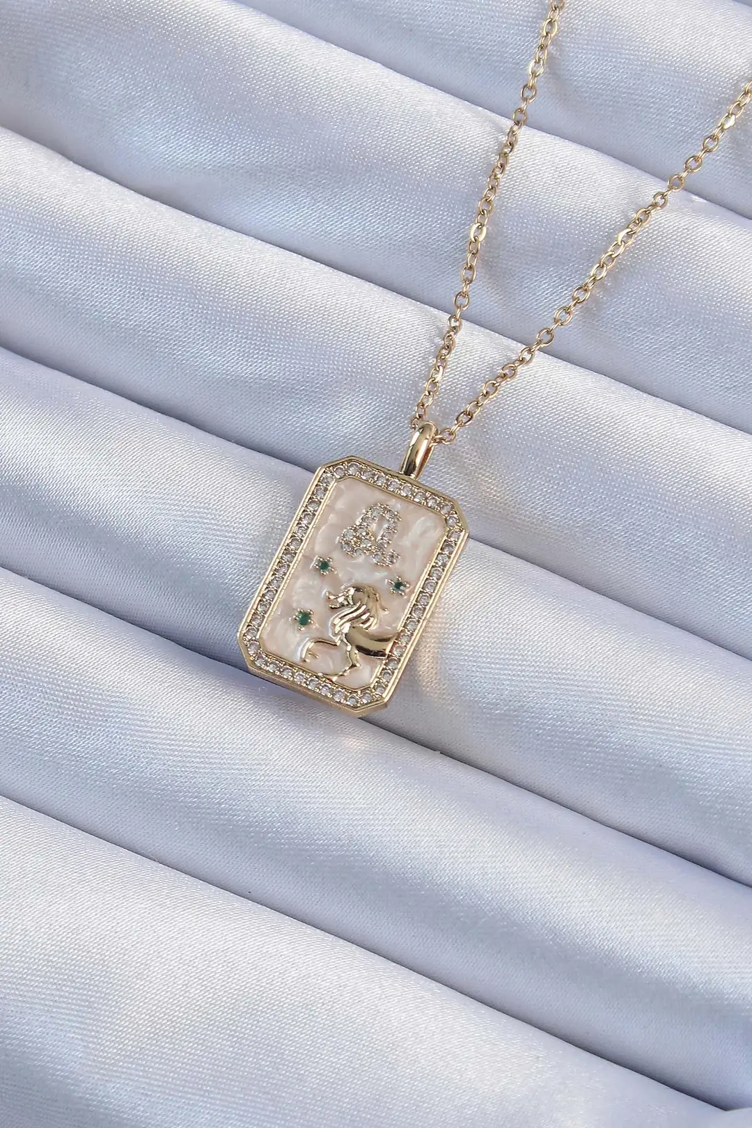 Utterly Good Çelik Kolye Gold Zirkon Taşlı Aslan Figürlü Tarot Tasarım