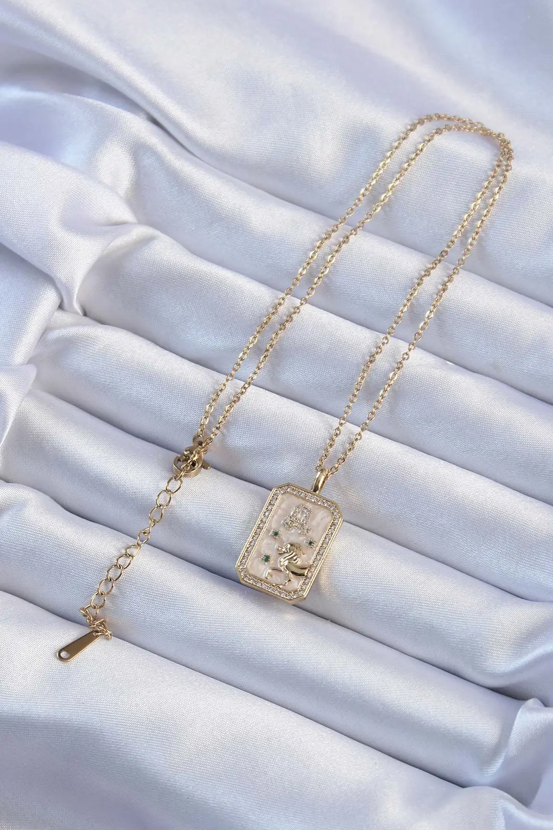 Utterly Good Çelik Kolye Gold Zirkon Taşlı Aslan Figürlü Tarot Tasarım