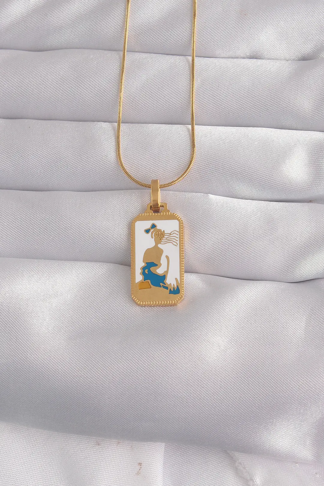 Utterly Good 316L Çelik Gold Kaplama Beyaz Mineli Kız Figür Tarot Kolye