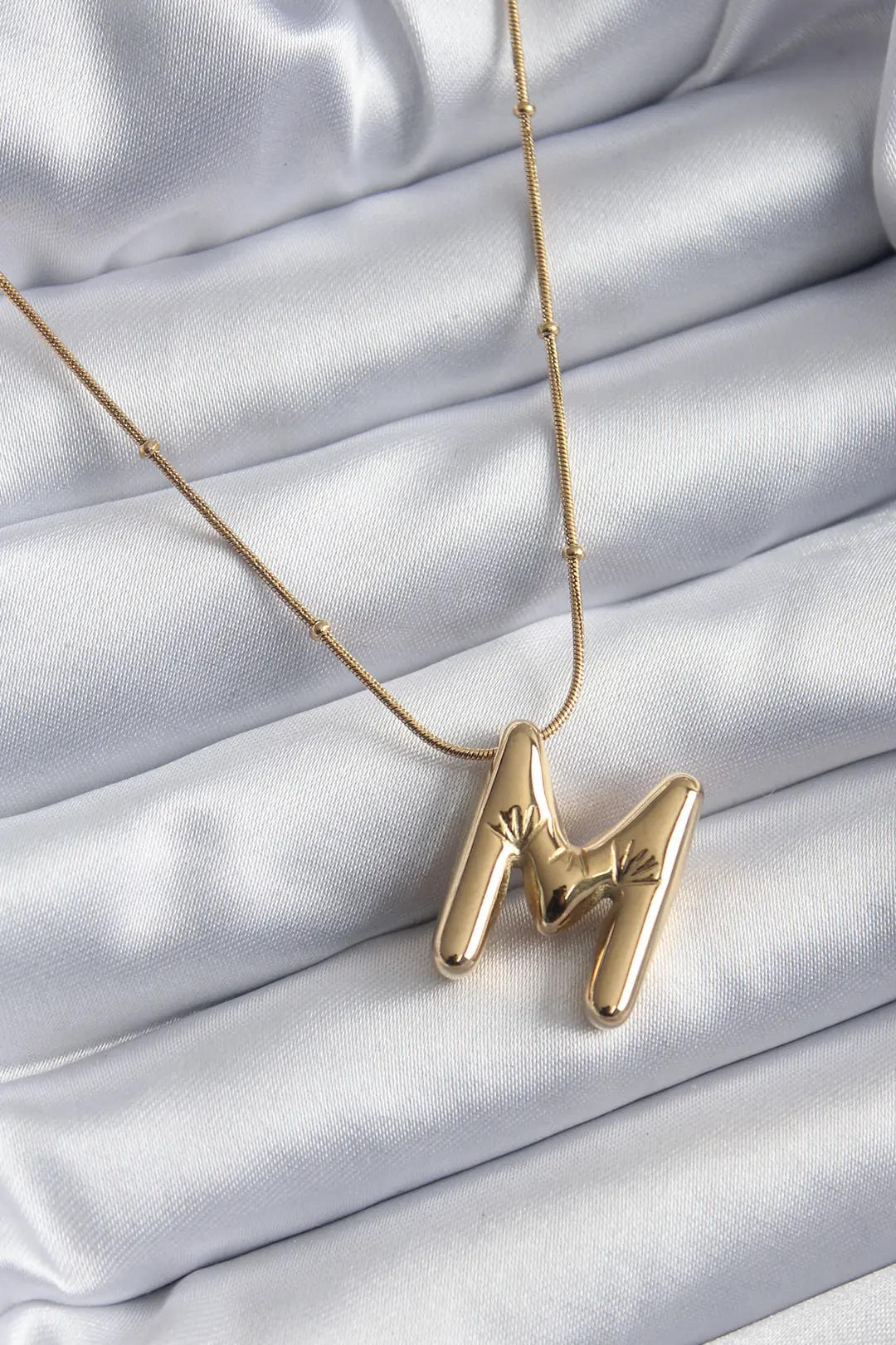 Utterly Good 316L Çelik Gold Kaplama M Harf Bubble Model Kadın Kolye