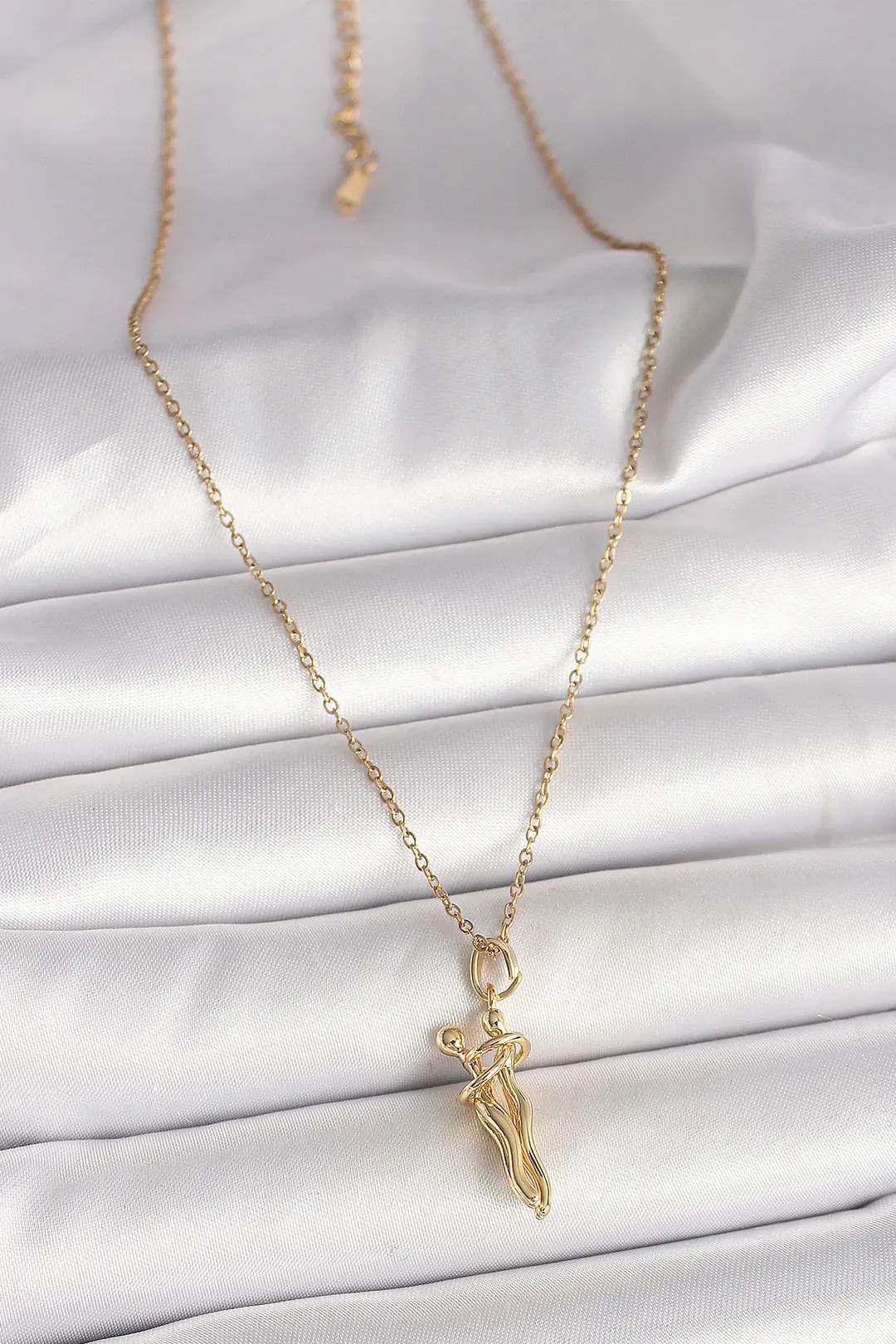 Utterly Good 316L Çelik Gold Kaplama Zincir Sarılma Model Kadın Kolye