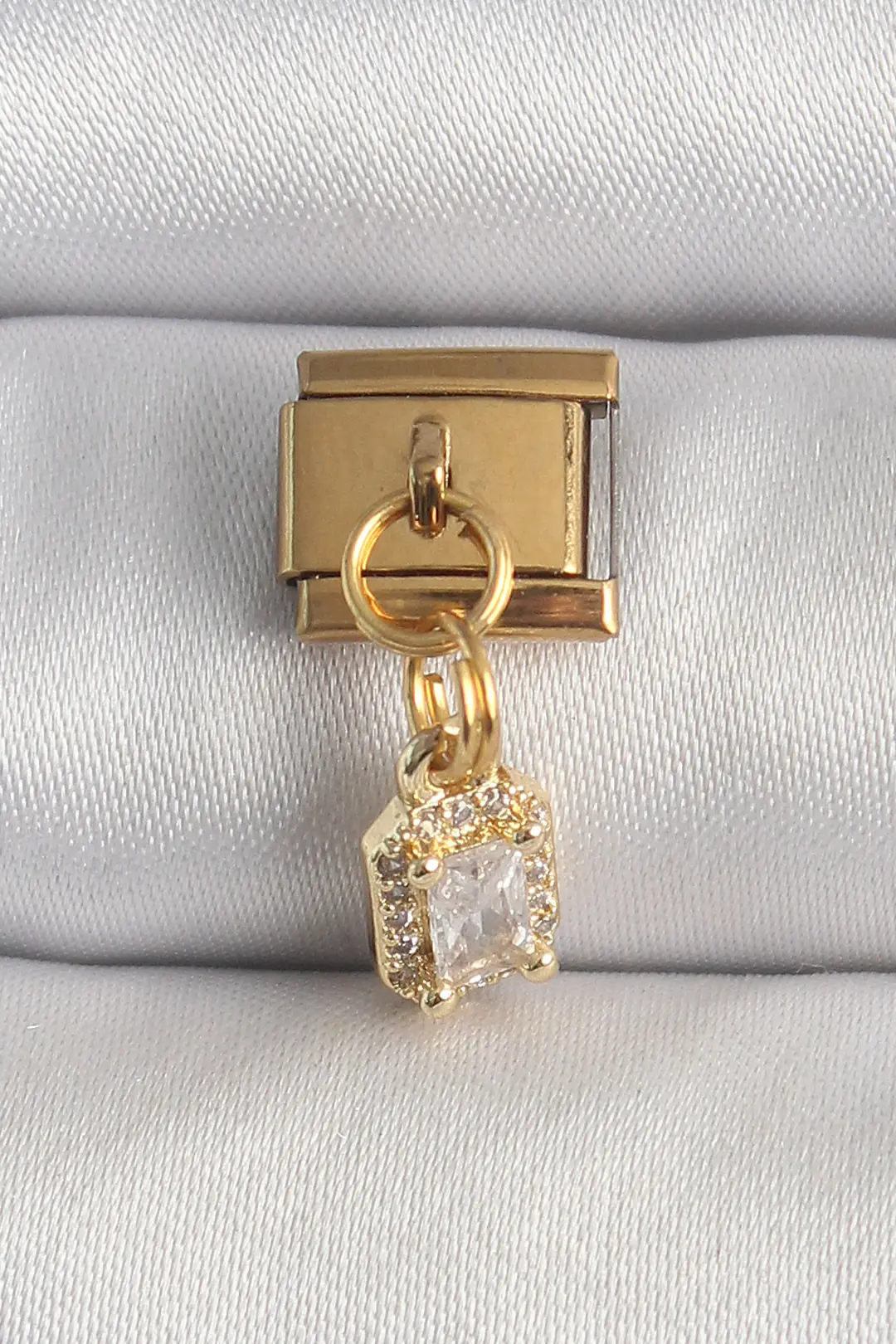 Utterly Good 316L Çelik Gold Kaplama Zirkon Taşlı Kare Sallantılı Charm
