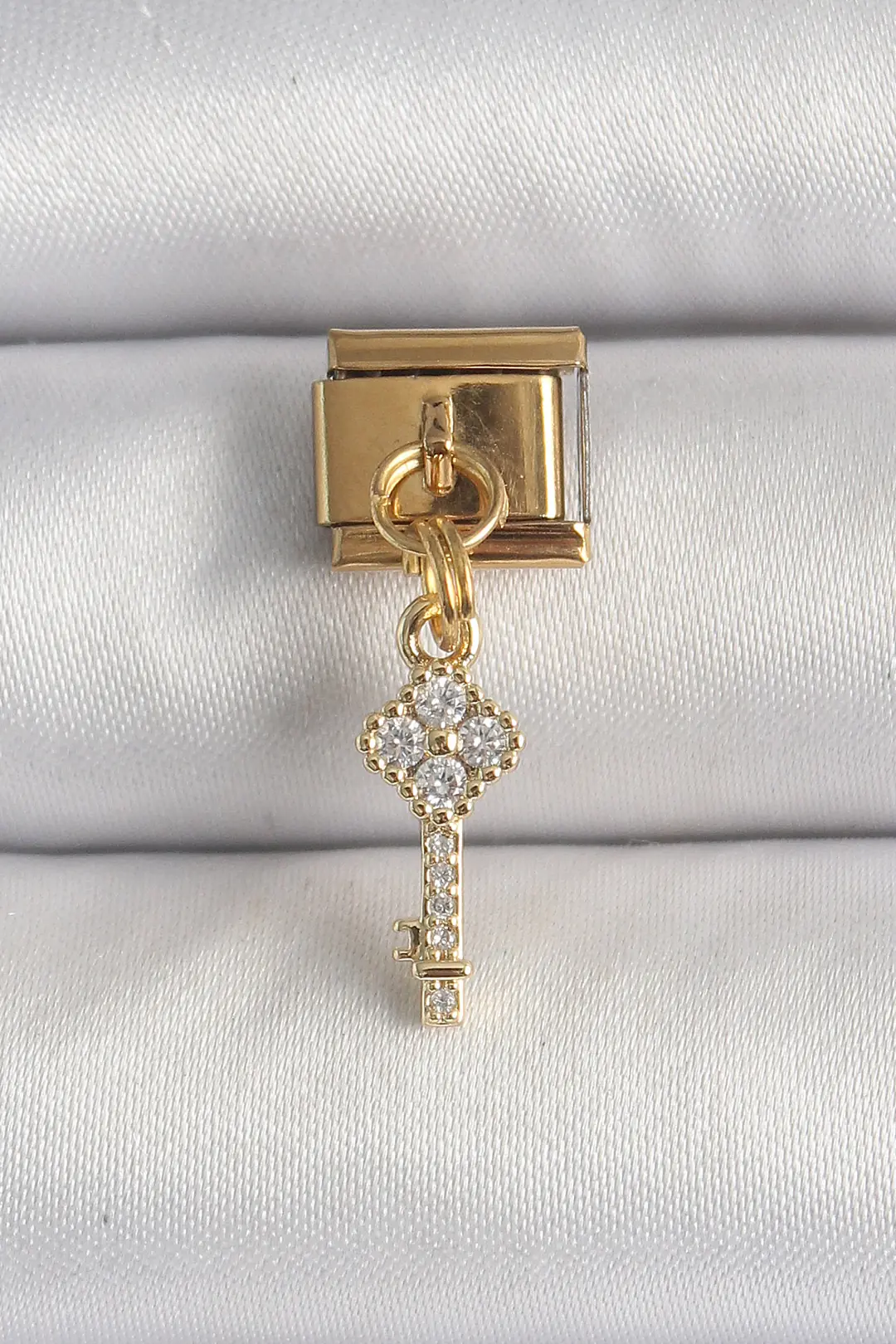 Utterly Good 316L Çelik Gold Kaplama Zirkon Taşlı Sallantılı Anahtar Charm
