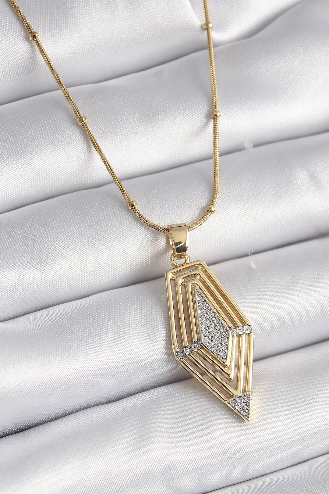 Utterly Good 316L Çelik Gold Kaplama Zirkon Taşlı Vintage Kadın Kolye