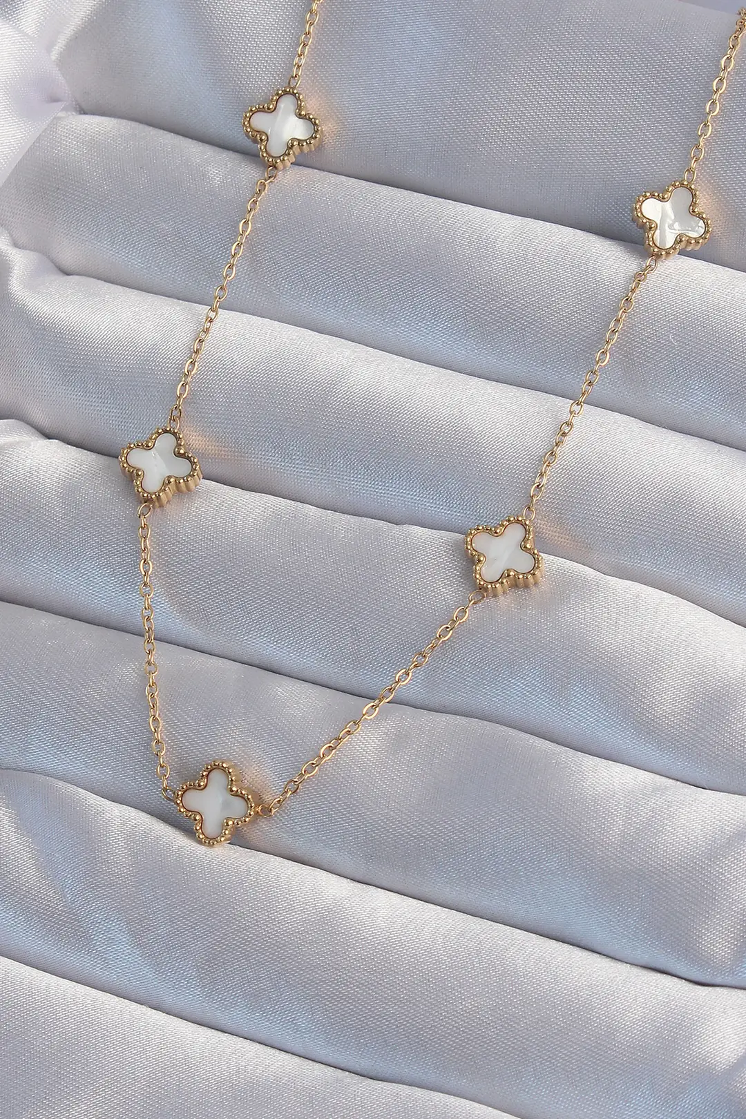 Utterly Good 316L Çelik Gold Kolye Beyaz Sedefli Yonca Model Minimal Tasarım