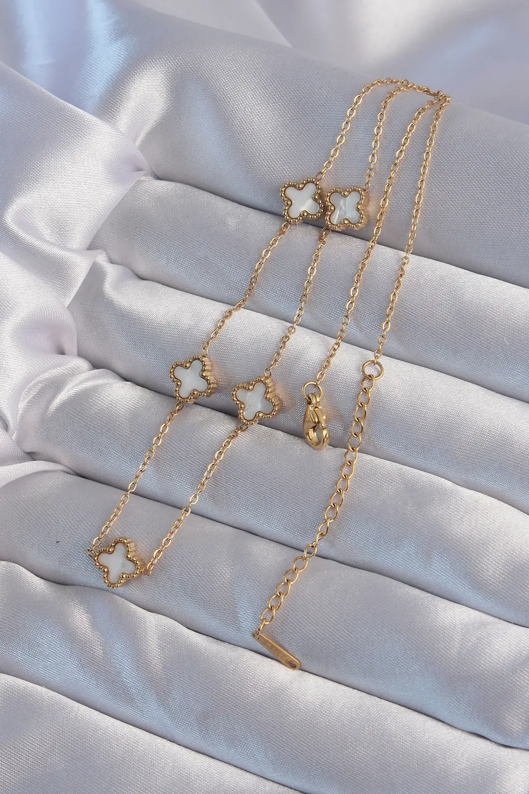 Utterly Good 316L Çelik Gold Kolye Beyaz Sedefli Yonca Model Minimal Tasarım