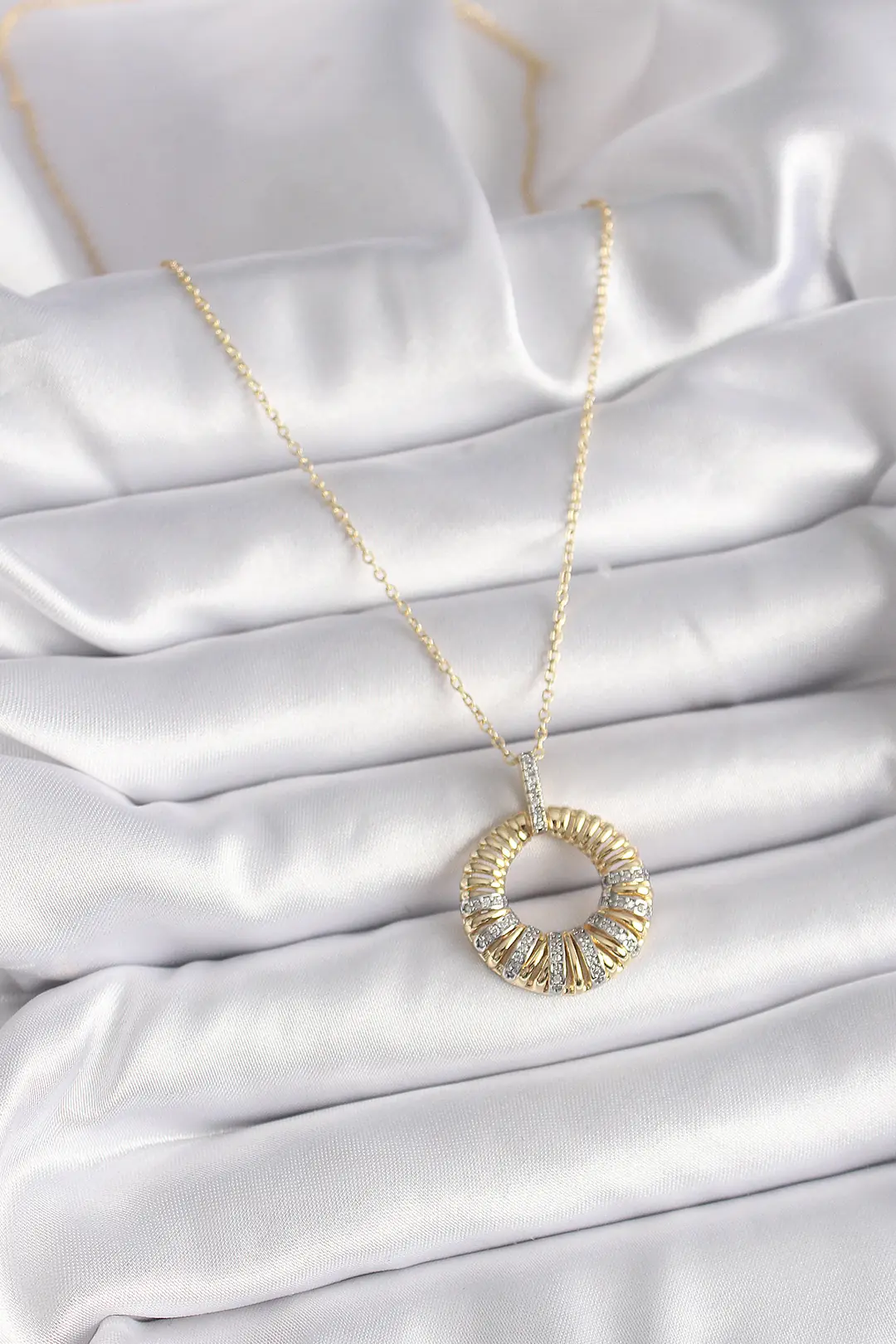 Utterly Good 316L Çelik Gold Kolye Zirkon Taşlı Daire Model