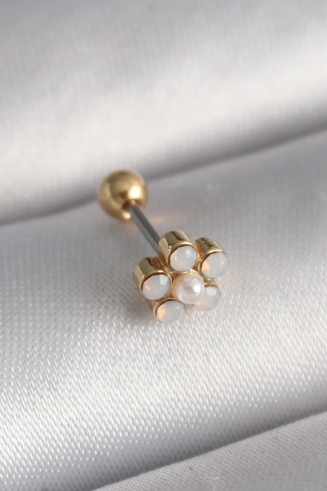 Utterly Good 316L Çelik Gold Zirkon Taşlı Çiçek Model Tragus Piercing