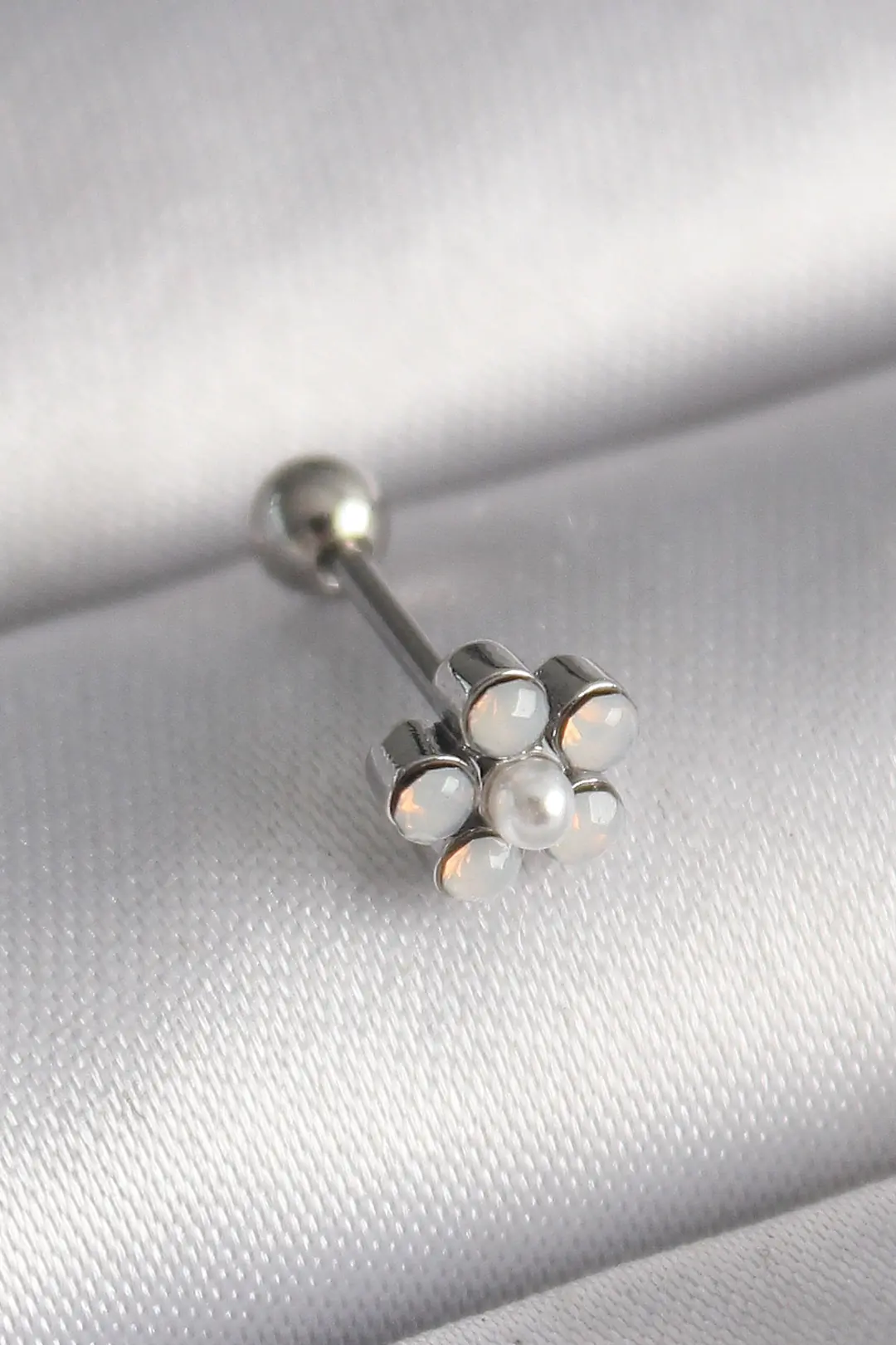 Utterly Good 316L Çelik Gümüş Zirkon Taşlı Çiçek Model Tragus Piercing