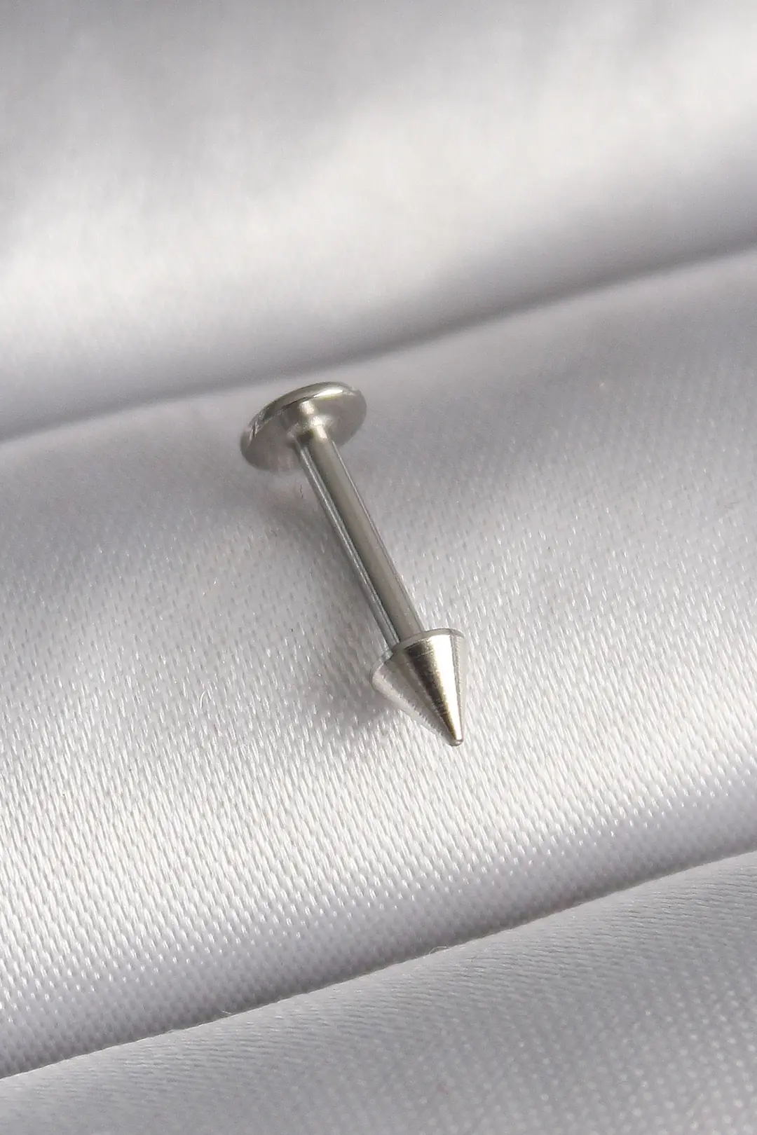 Utterly Good 316L Çelik Gümüş Çivi Model Piercing Standart Beden
