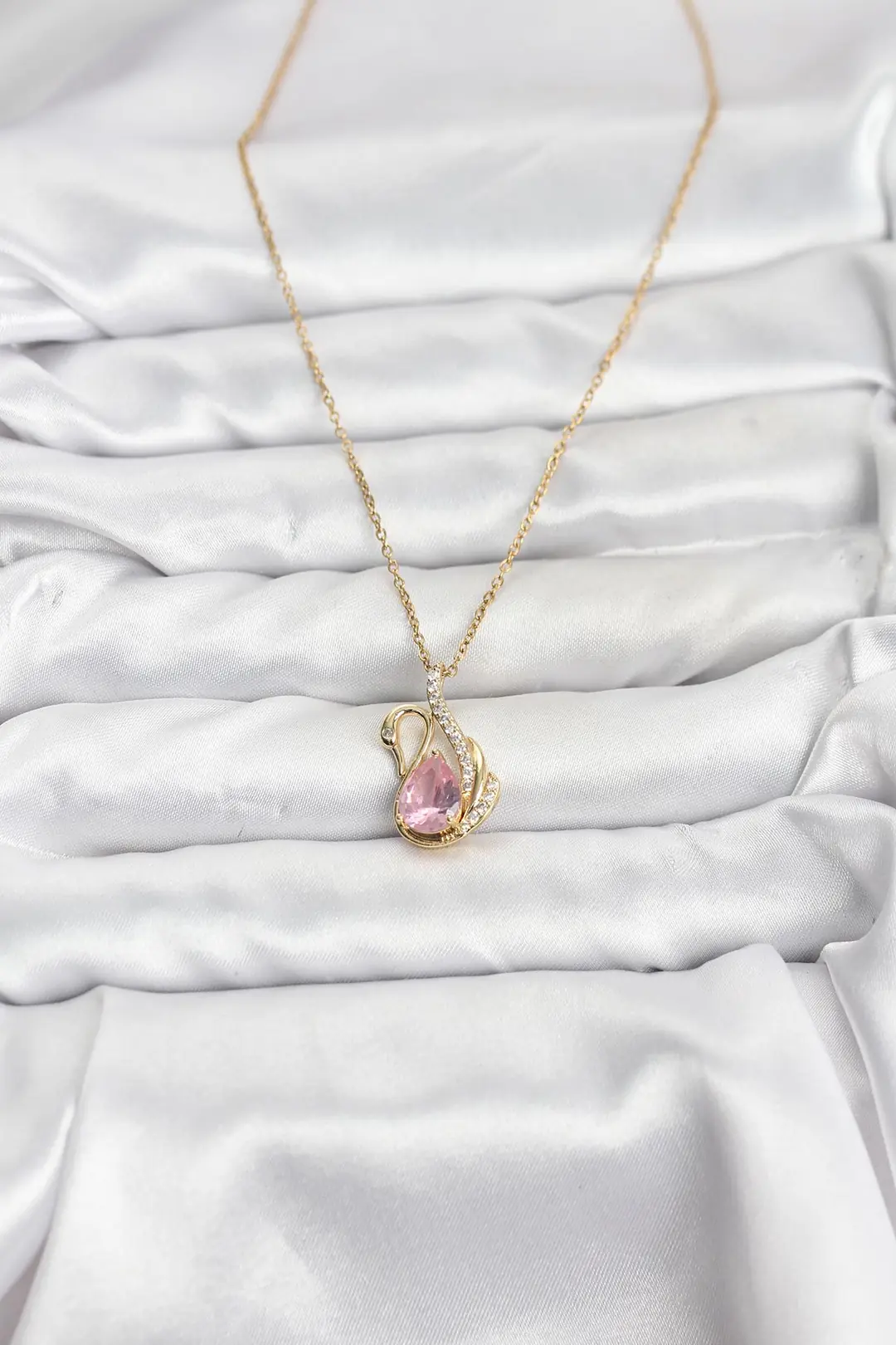 Utterly Good 316L Çelik Kolye Gold Kaplama Pembe Kuğu Zirkon Taşlı