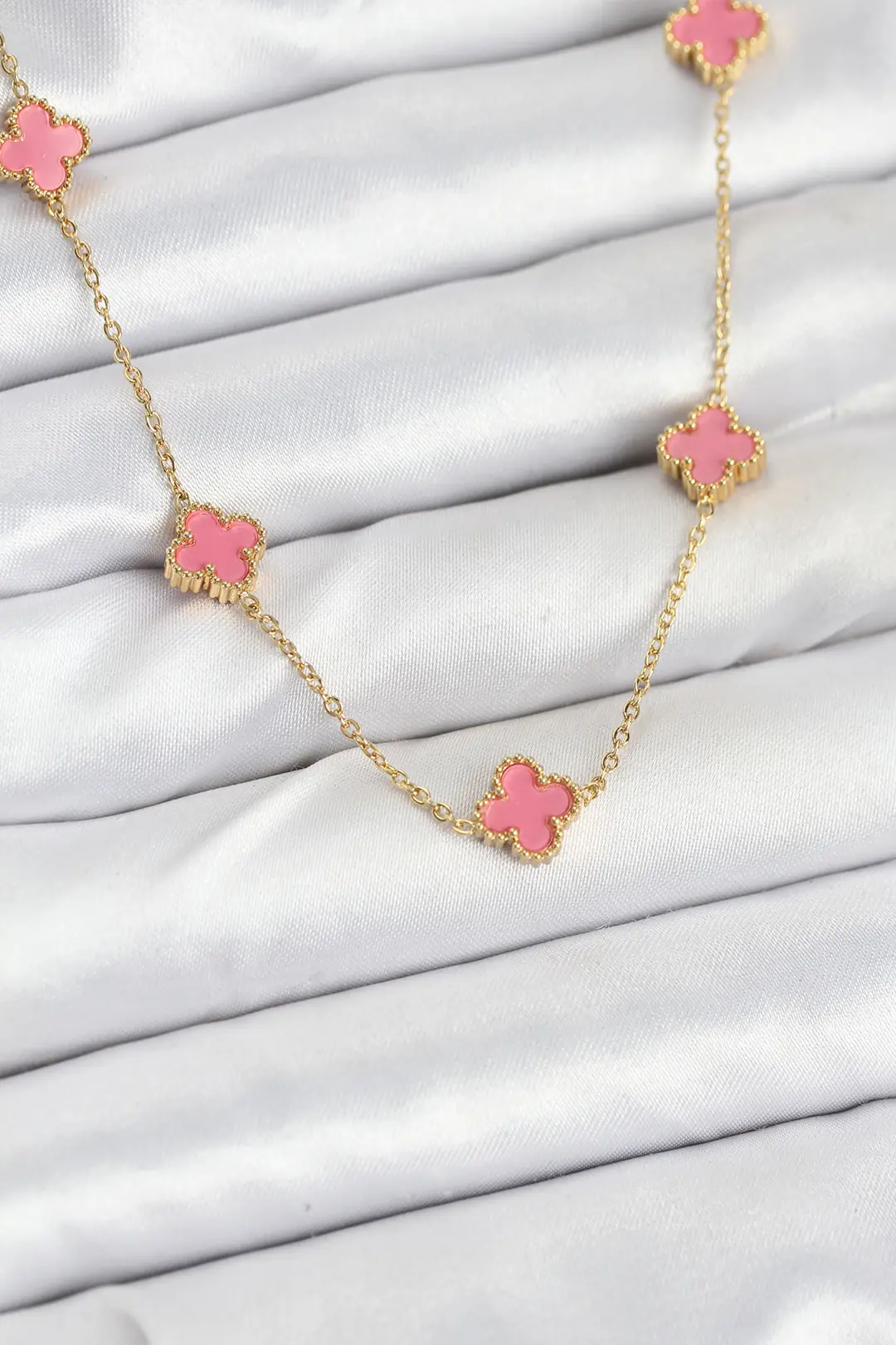 Utterly Good 316L Çelik Kolye Gold Renk Pembe Yonca Detaylı Kadın Kolyesi