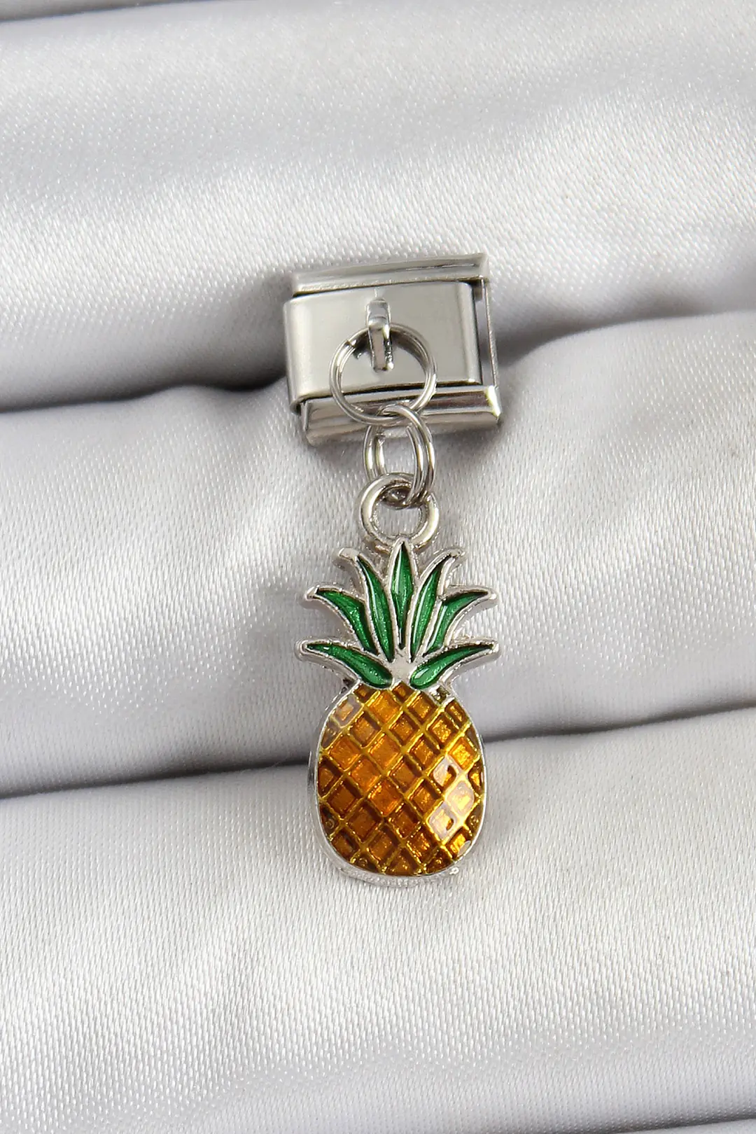 Utterly Good 316L Çelik Sallantılı Ananas Model Gümüş Nomination Charm
