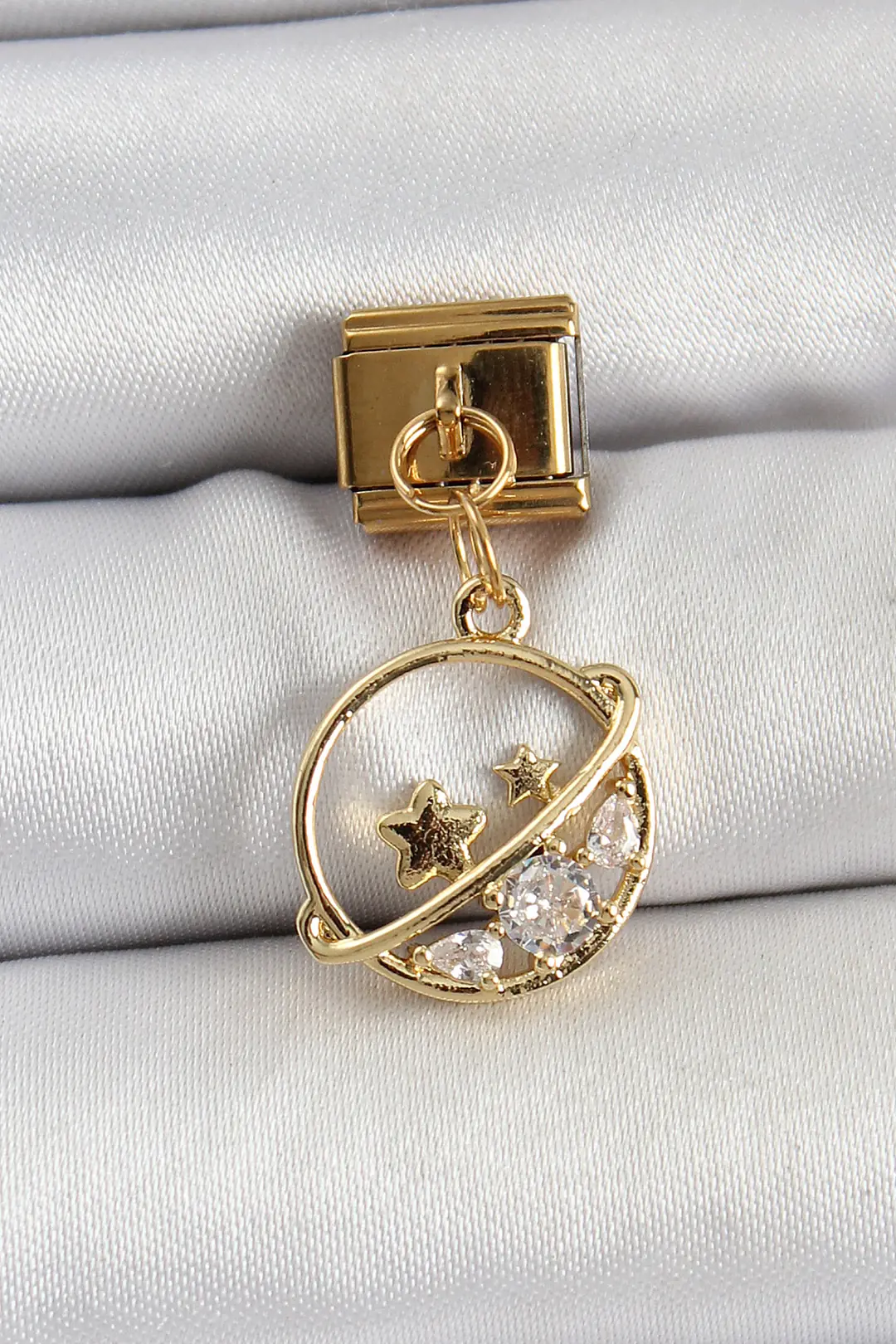 Utterly Good 316L Çelik Satürn Charm Sallantılı Zirkon Taşlı Gold Renk