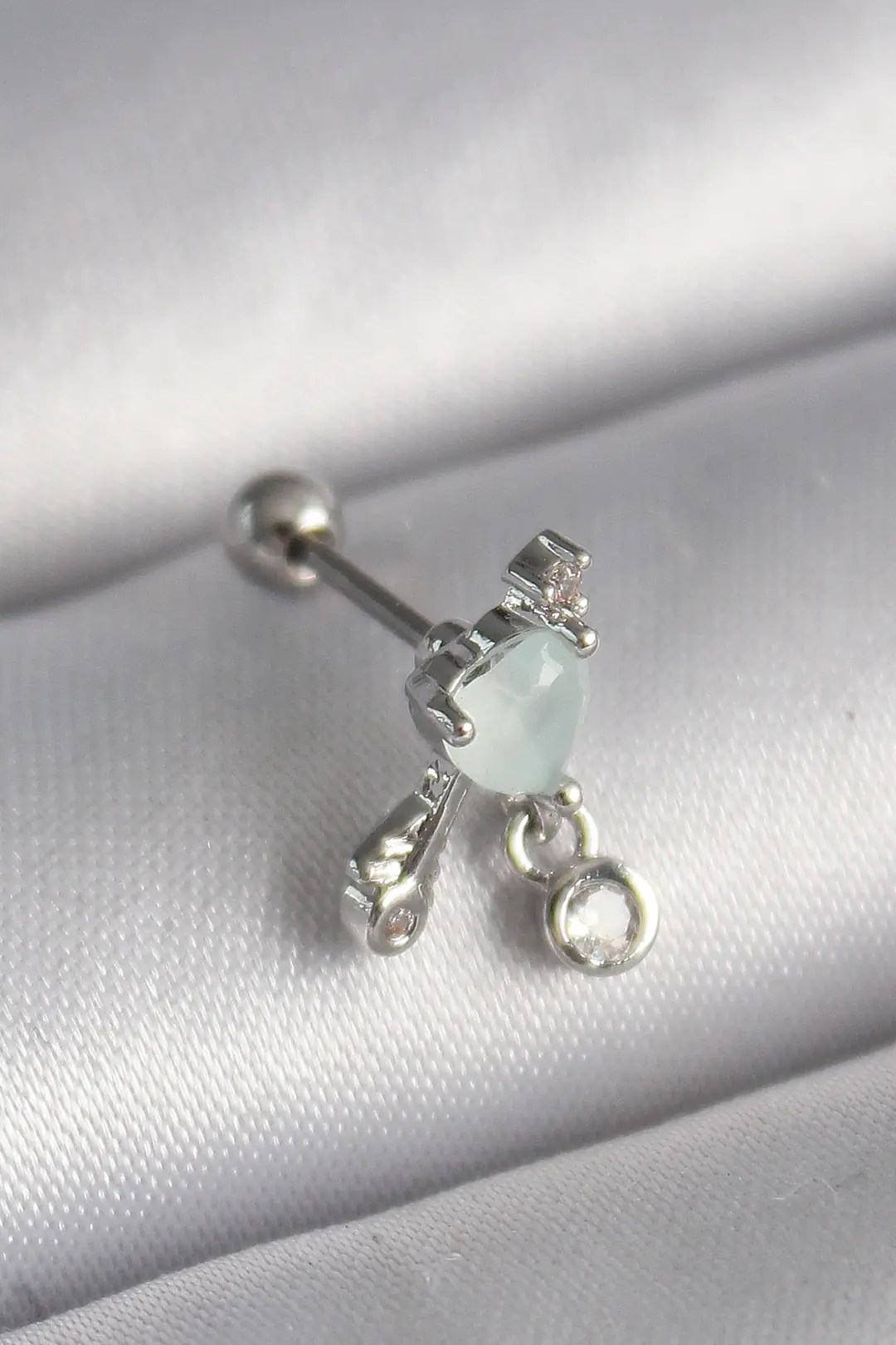 Utterly Good 316L Çelik Tragus Piercing Beyaz Mine Kalp Sallantı Zirkon Taşlı
