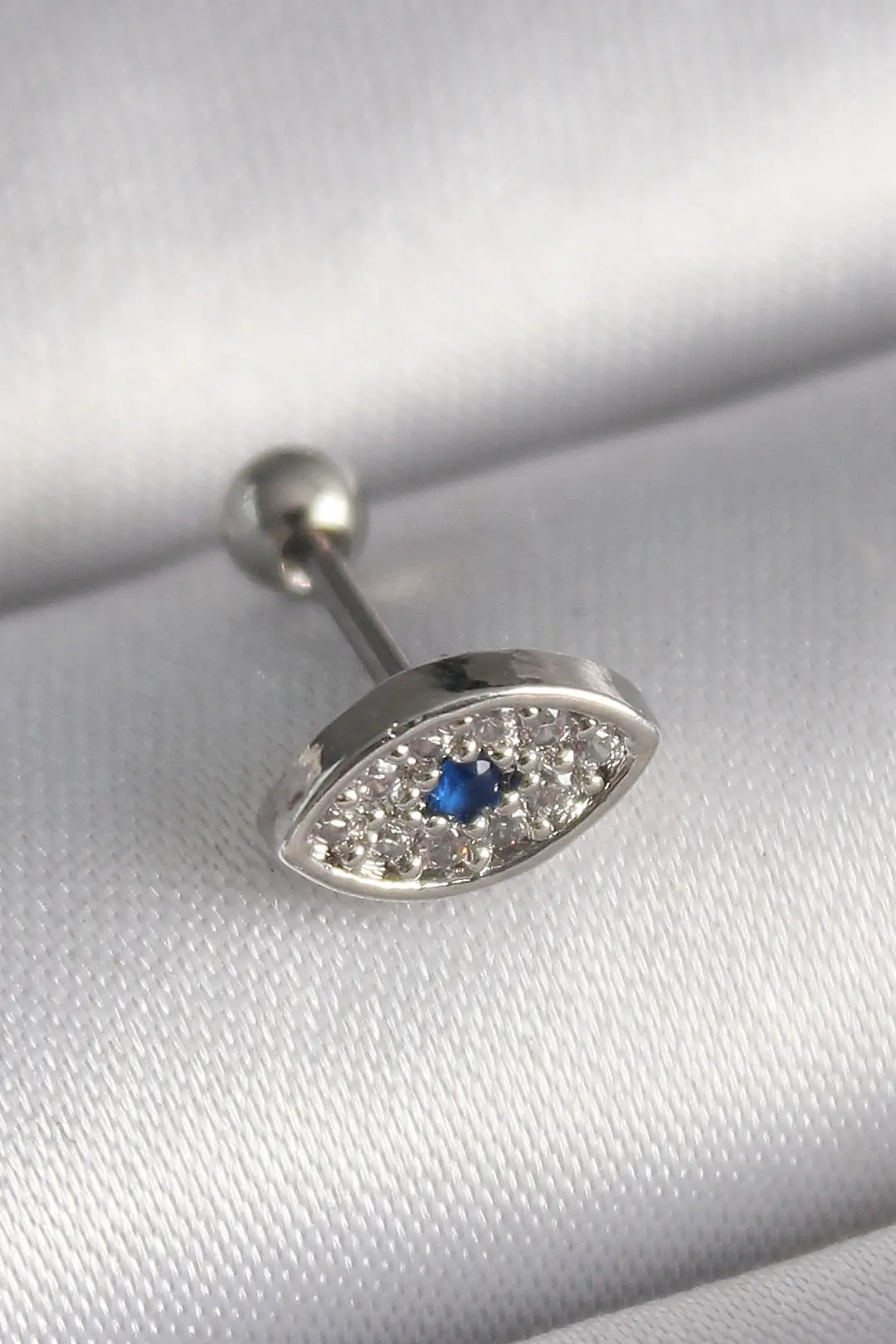 Utterly Good 316L Çelik Tragus Piercing Zirkon Taşlı Göz Motifli Gümüş Renk