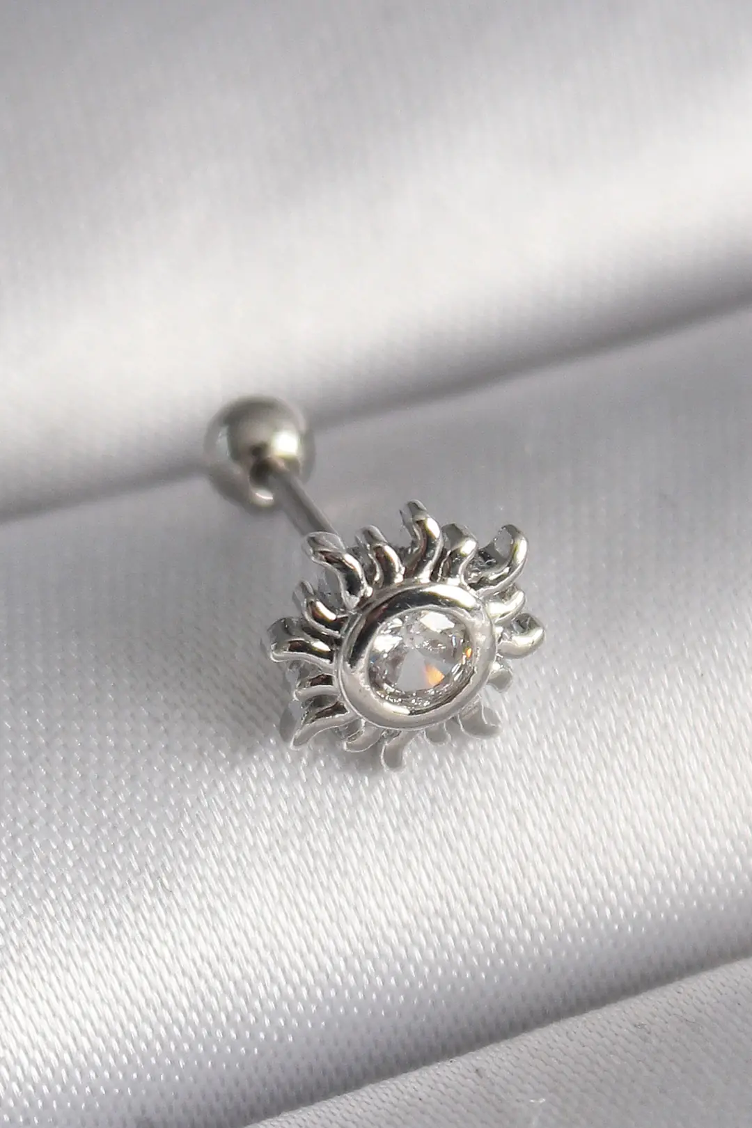 Utterly Good 316L Çelik Tragus Piercing Zirkon Taşlı Güneş Model