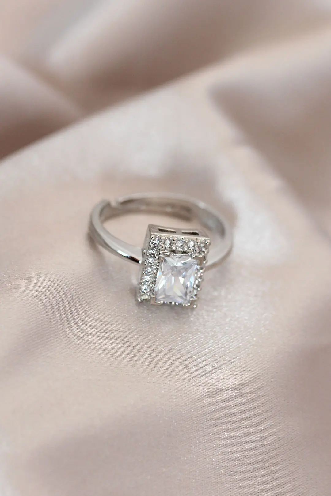 Utterly Good Ayarlanabilir Silver Yüzük Zirkon Kristal Taşlı Dikdörtgen Model