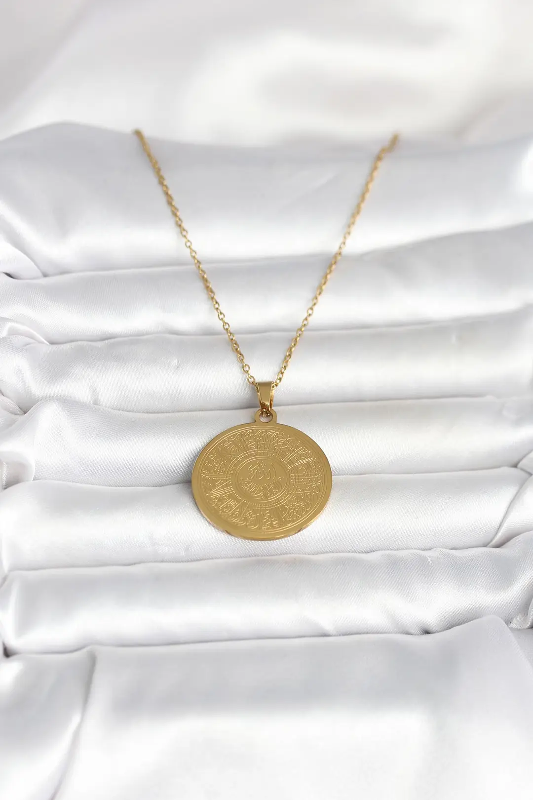 Utterly Good Ayetel Kürsi Yazılı Kolye 316L Çelik Gold Kaplama