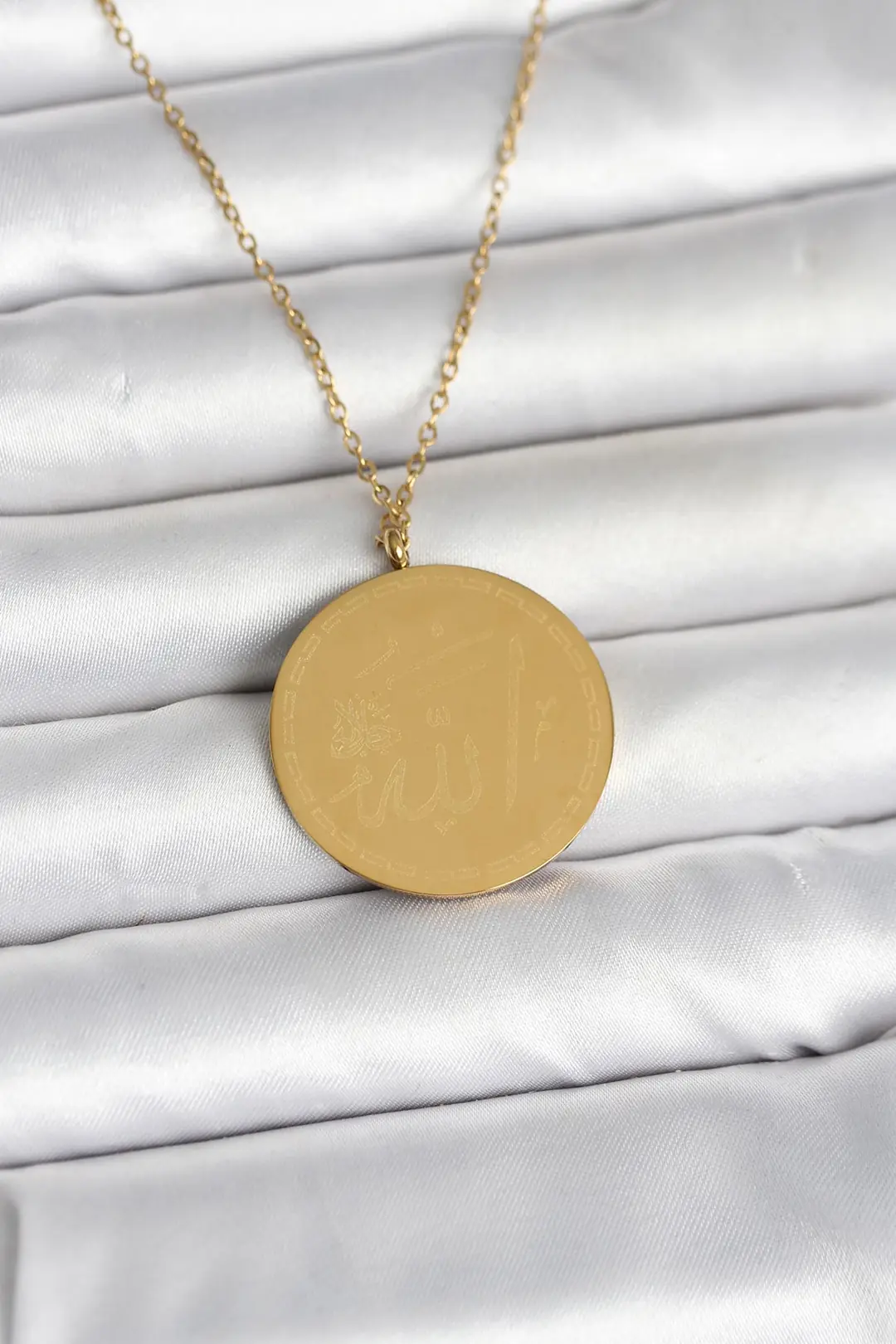 Utterly Good Ayetel Kürsi ve Allah Yazılı Kolye 316L Çelik Gold Kaplama