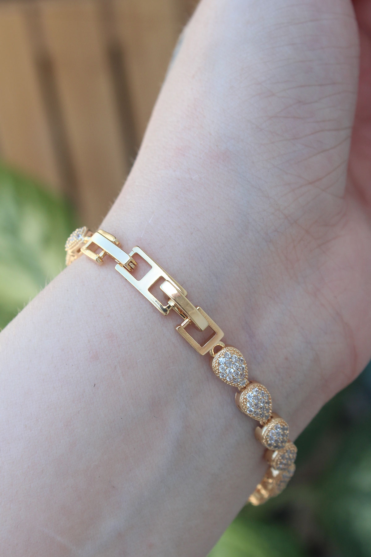 Zirkon Taşlı Damla Model Gold Renk Pirinç Bileklik - Görsel 2