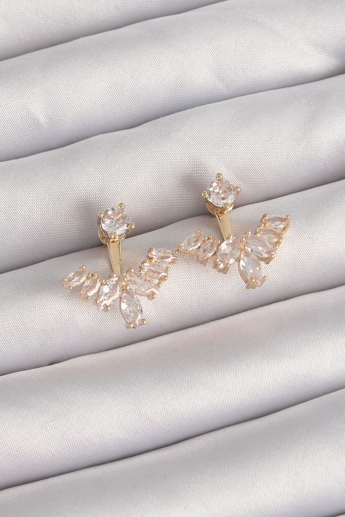 Küpe Pirinç Gold Zirkon Taşlı V Model Kadın Küpe