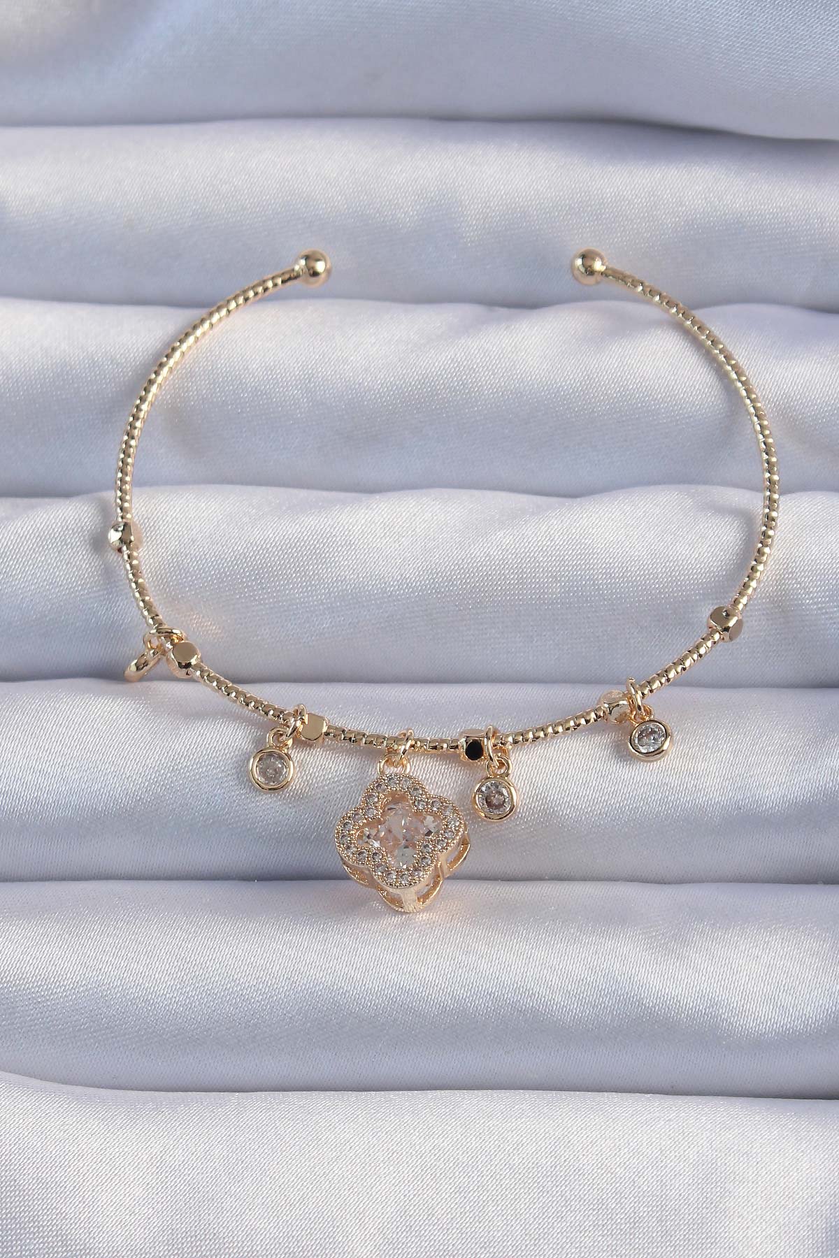 Zirkon Taşlı Yonca Charm Bileklik Gold Pirinç