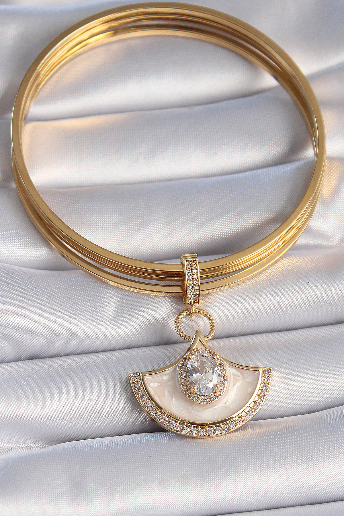 Gold Renk Zirkon Taşlı Beyaz Mineli Ajda Charm Bileklik - Görsel 2
