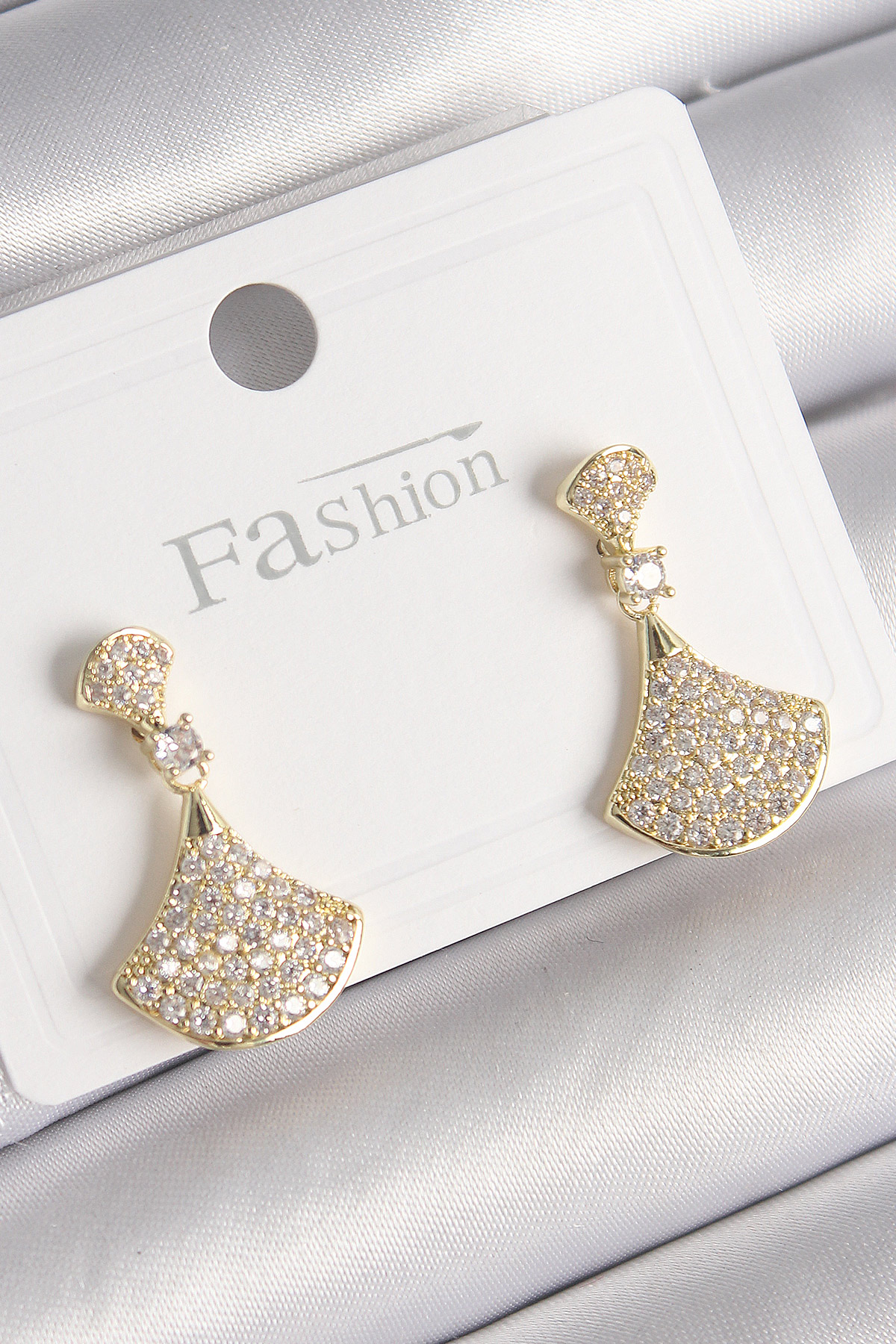 Pirinç Gold Renk Zirkon Taşlı Motif Kadın Küpe