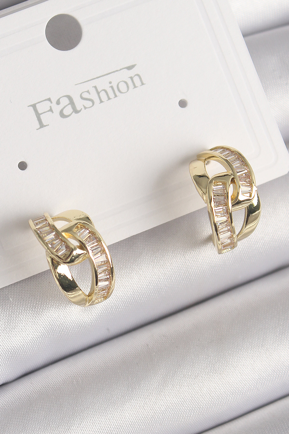Zirkon Taşlı Zincir Model Küpe Pirinç Gold Kadın Küpe