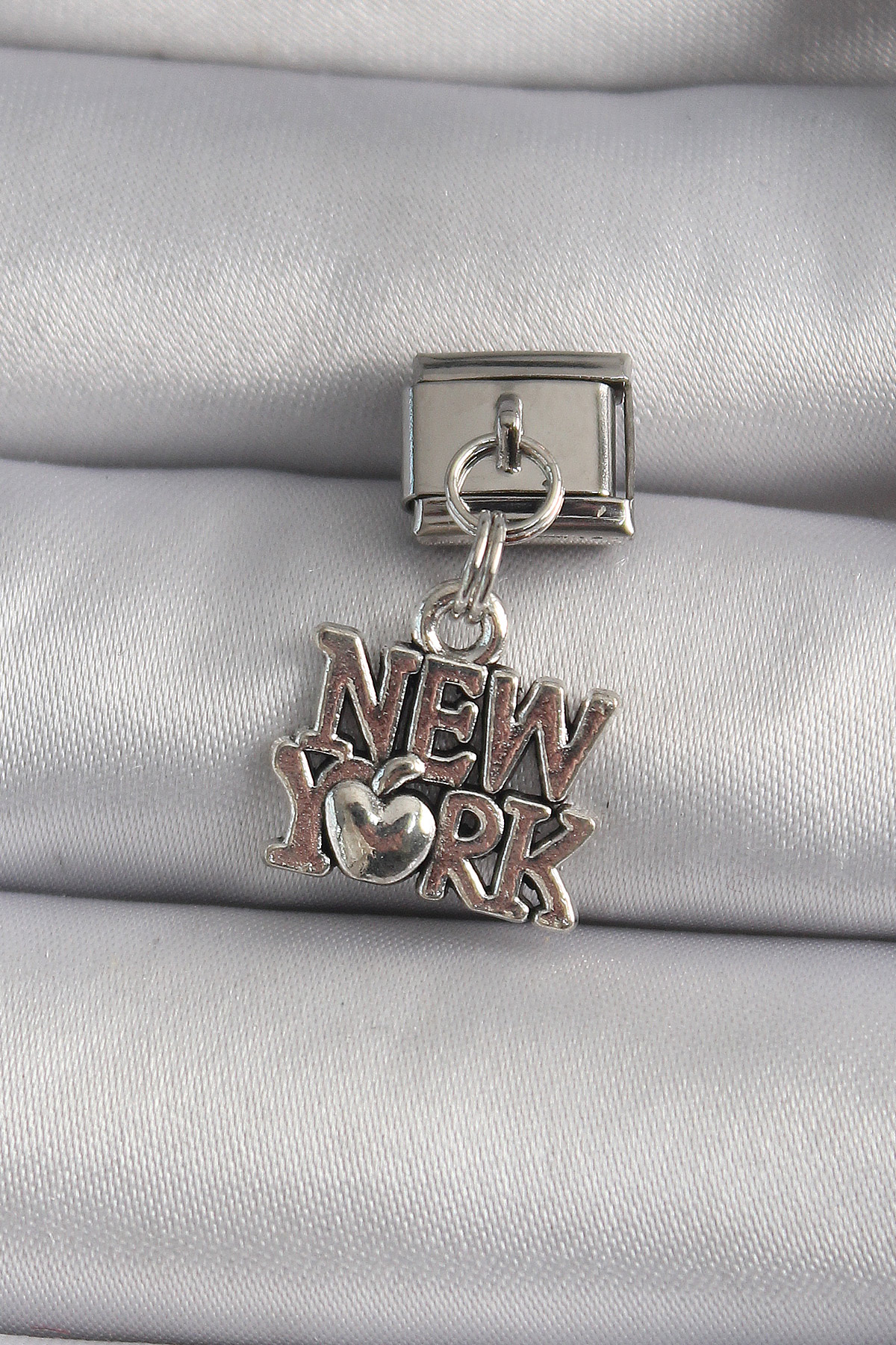 316L Çelik New York Yazılı Sallantı Charm Gümüş Renk
