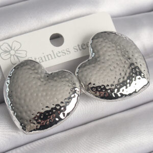 Kadın Küpe Kalp Model Gümüş Renk İşleme Detaylı Pirinç