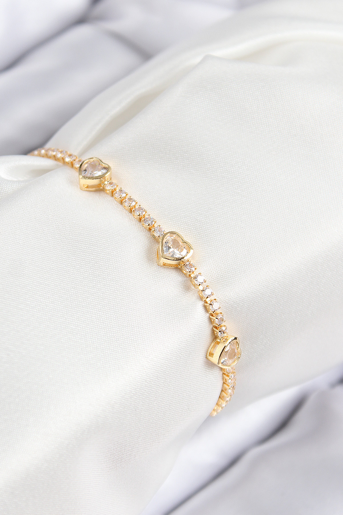 Sıralı Kalp Model Zirkon Taşlı Gold Kadın Bileklik