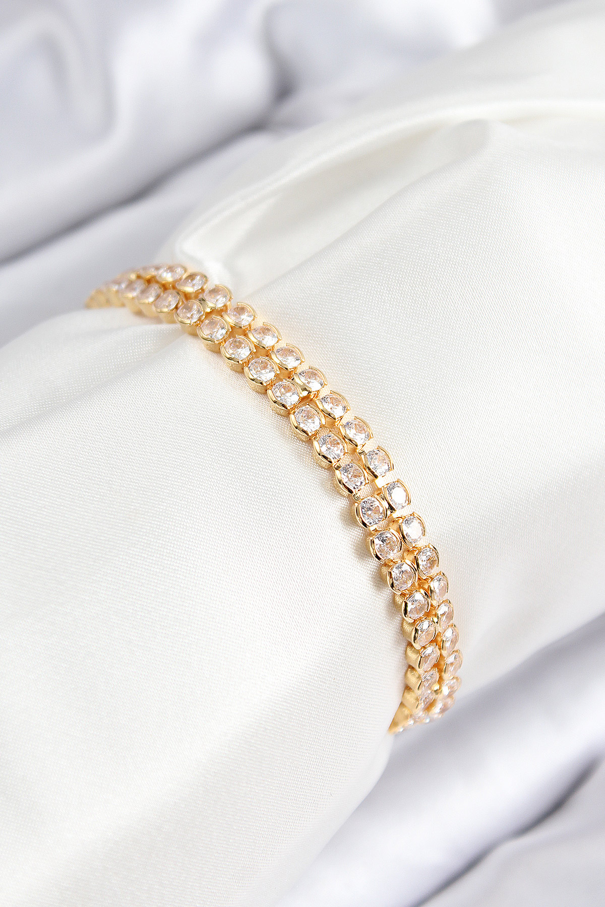 Zirkon Taşlı Çift Sıra Gold Kadın Bileklik Asansörlü