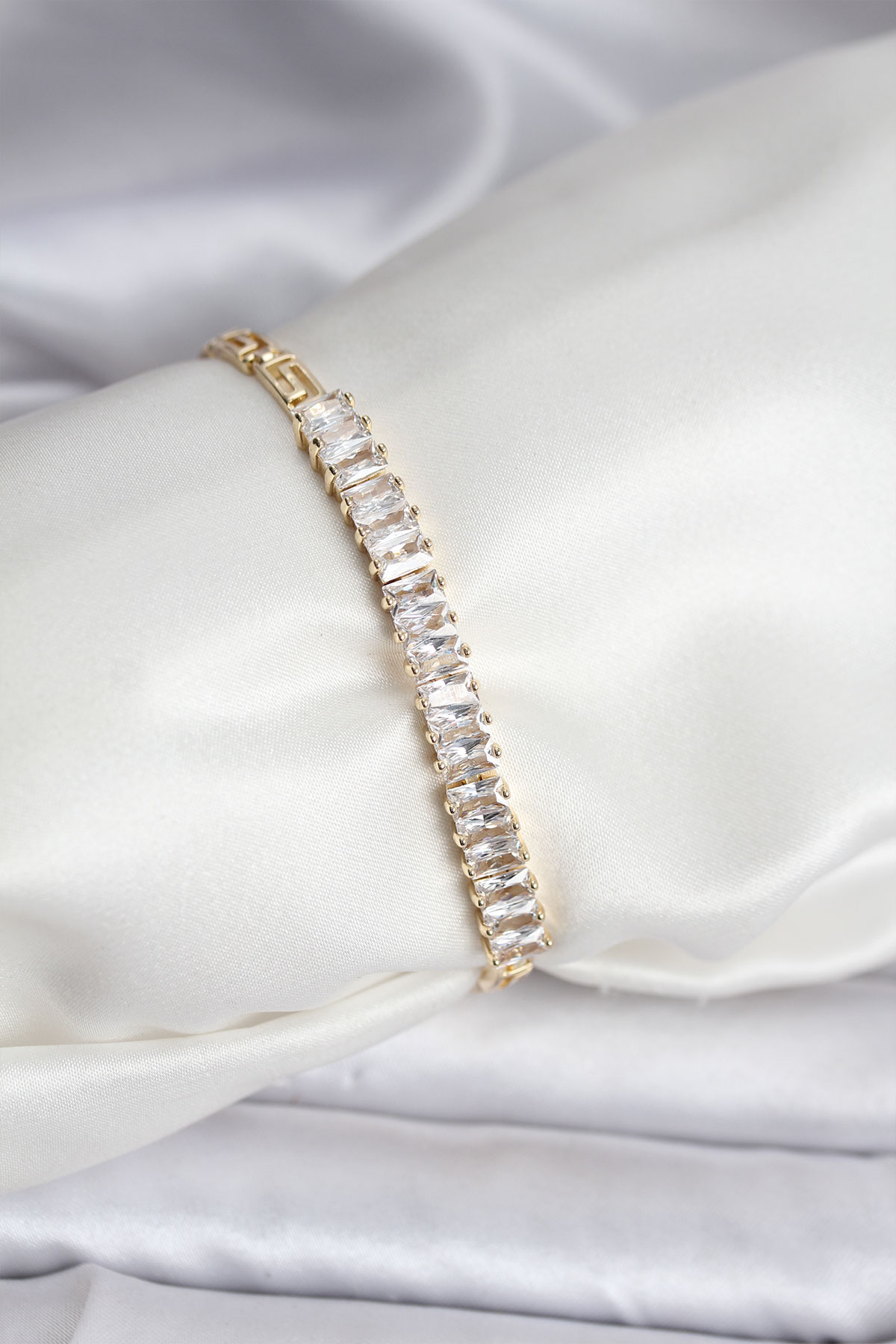14K Gold Kaplama Zirkon Taşlı Baget Model Kadın Bileklik