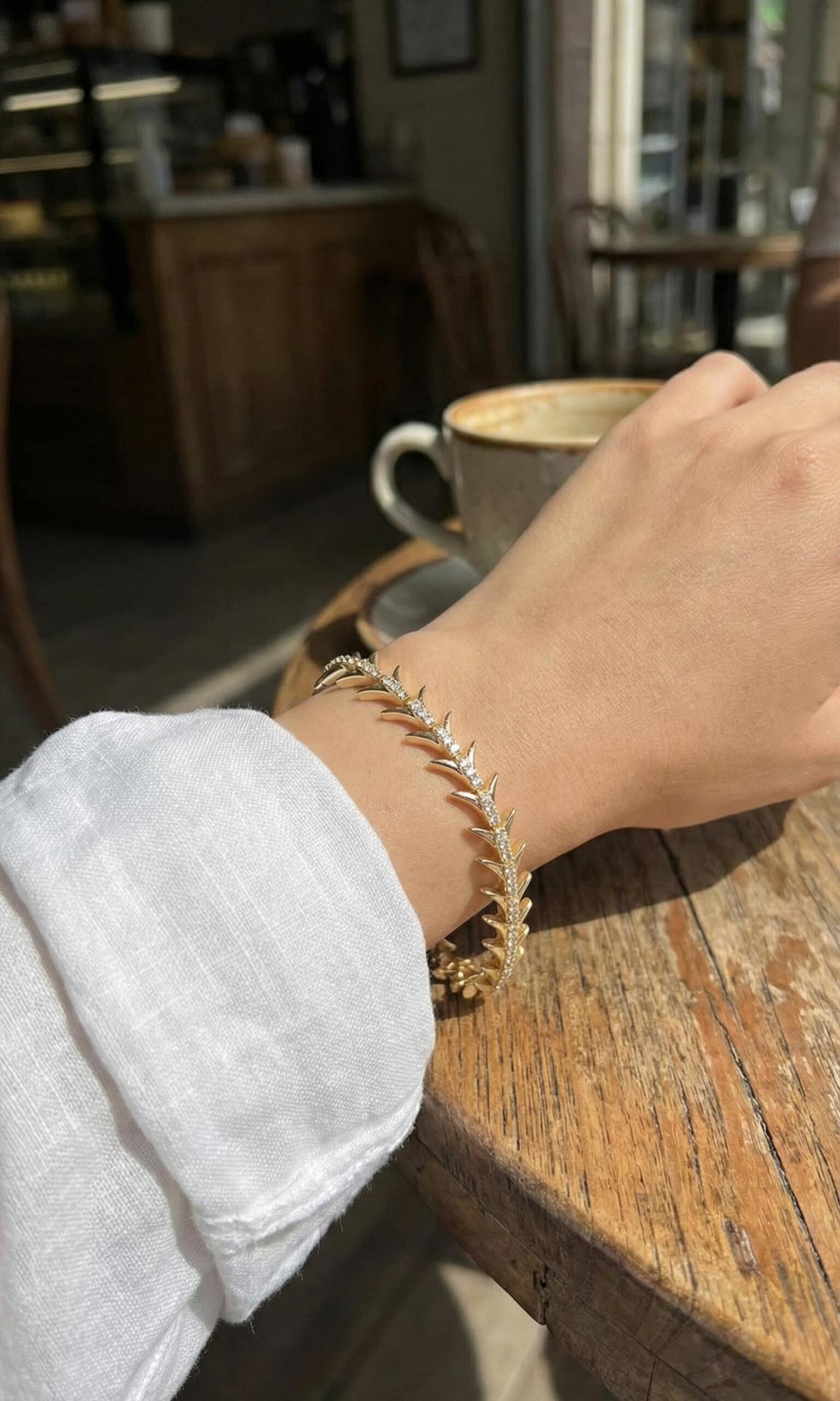 Balık Sırtı Model Zirkon Taşlı Gold Renk Bileklik - Görsel 2