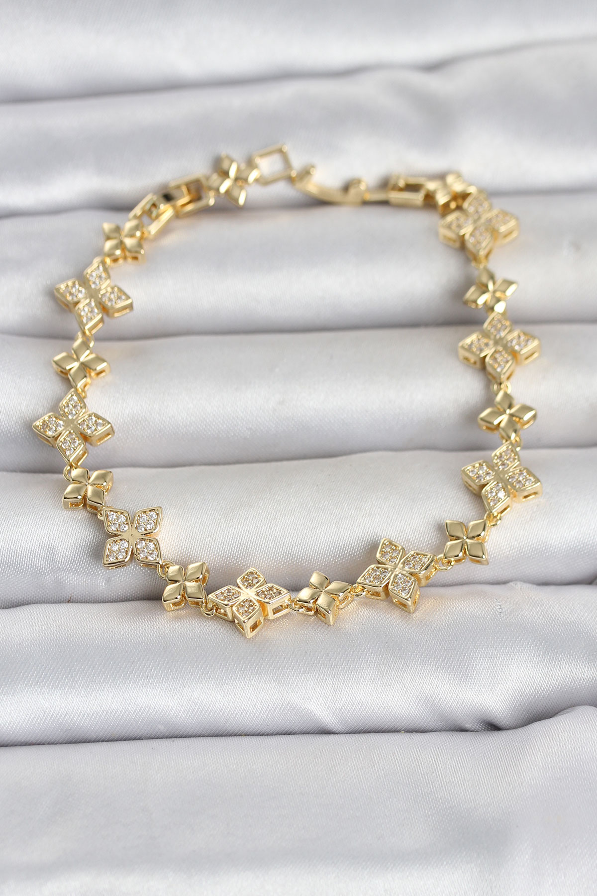 Zirkon Taşlı Yonca Model Gold Kaplama Kadın Bileklik