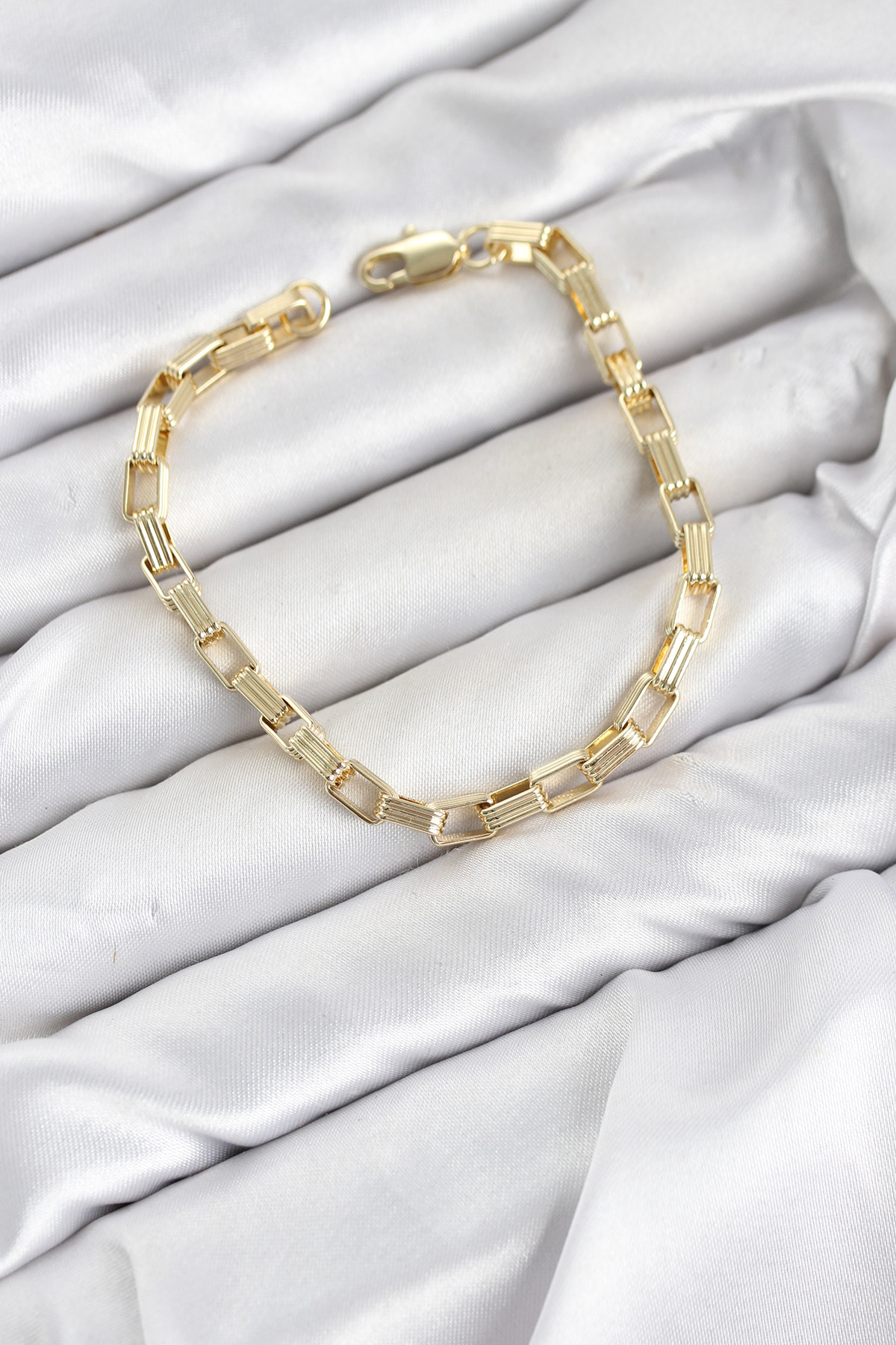 Kare Halka Model Gold Renk Pirinç Kadın Bileklik