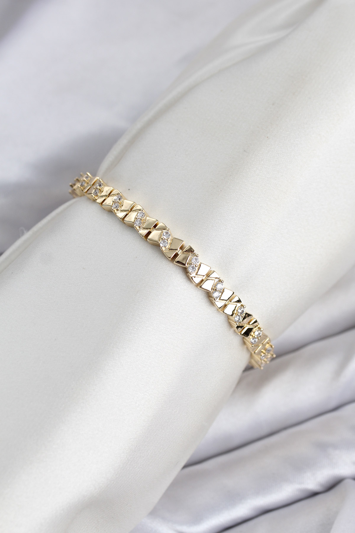 Zirkon Taşlı Gold Kaplama Pirinç Kadın Bileklik VIP Seri