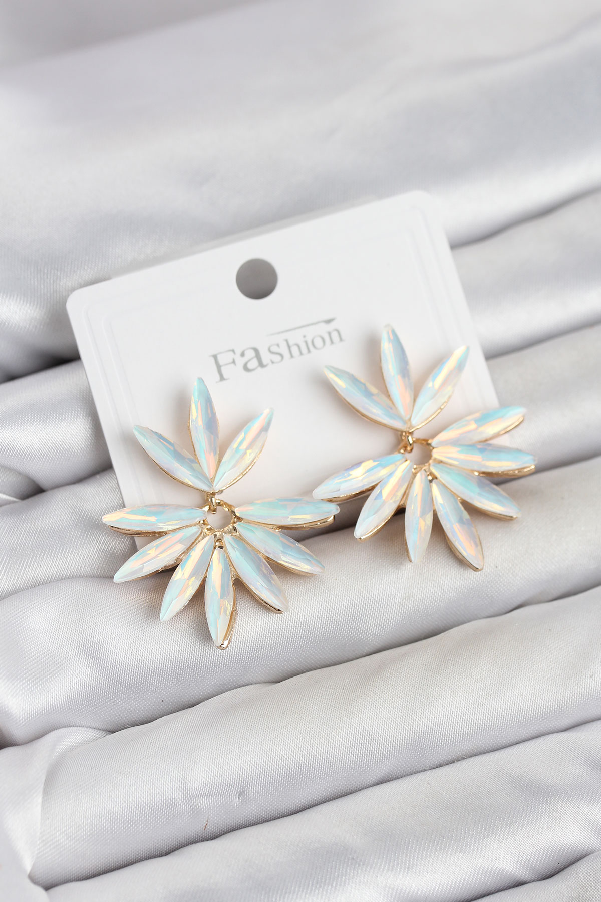 Kadın Küpe Lotus Model Beyaz Kristal Taşlı Altın Kaplama