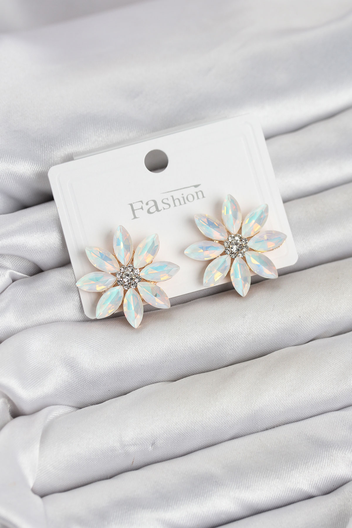 Kadın Küpe Lotus Çiçek Model Beyaz Kristal Taşlı Altın Kaplama