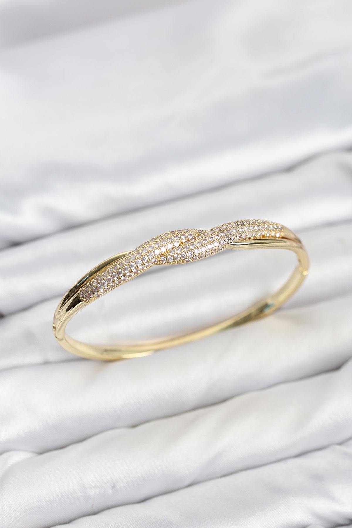 Gold Renk Zirkon Taşlı Sarmal Kadın Kelepçe Bileklik