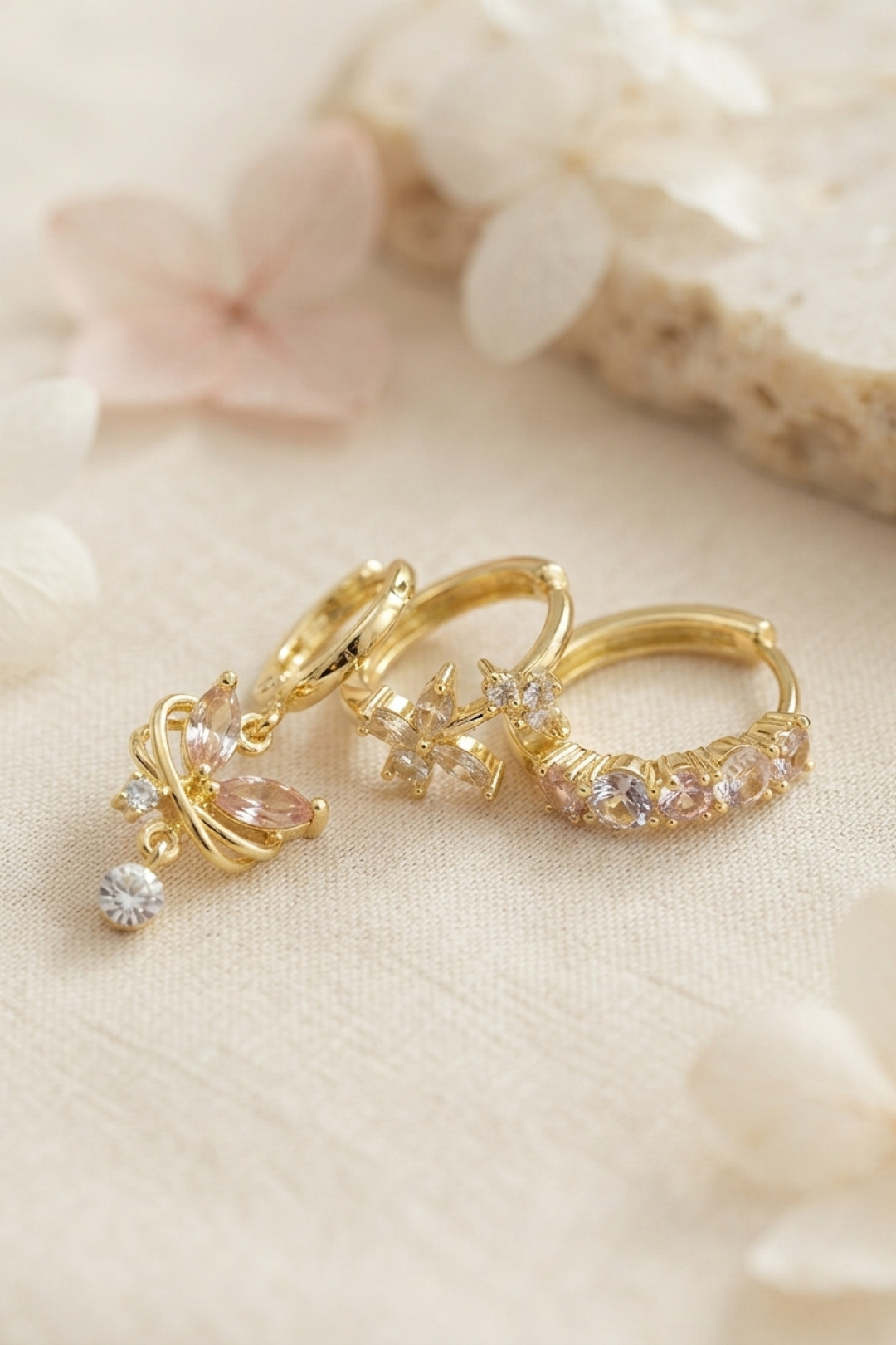 Kelebek Model Küpe Gold Renk Zirkon Taşlı 3'lü Set