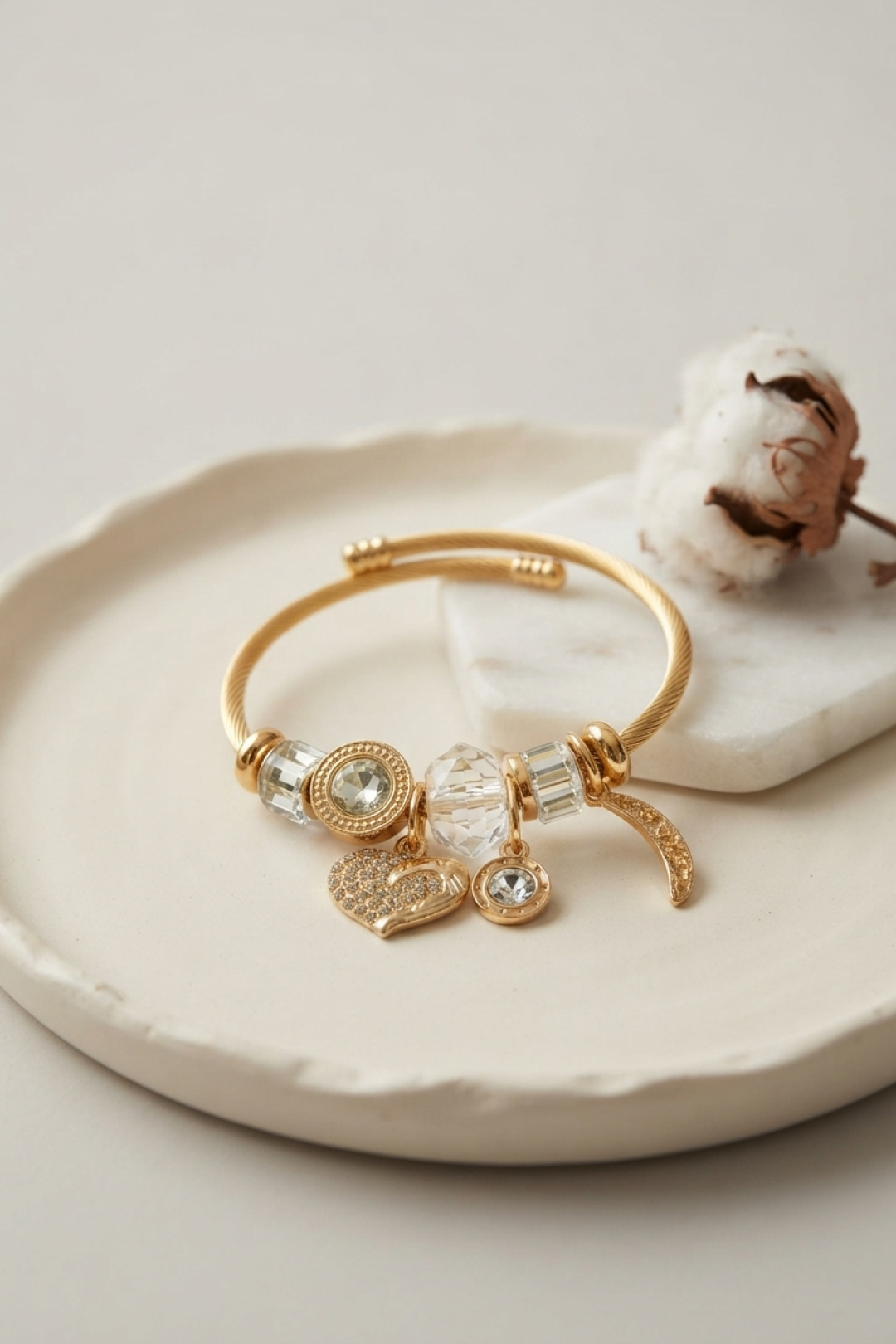 Kalp Charm Bileklik Altın Kaplama Zirkon Taşlı Beyaz Detay