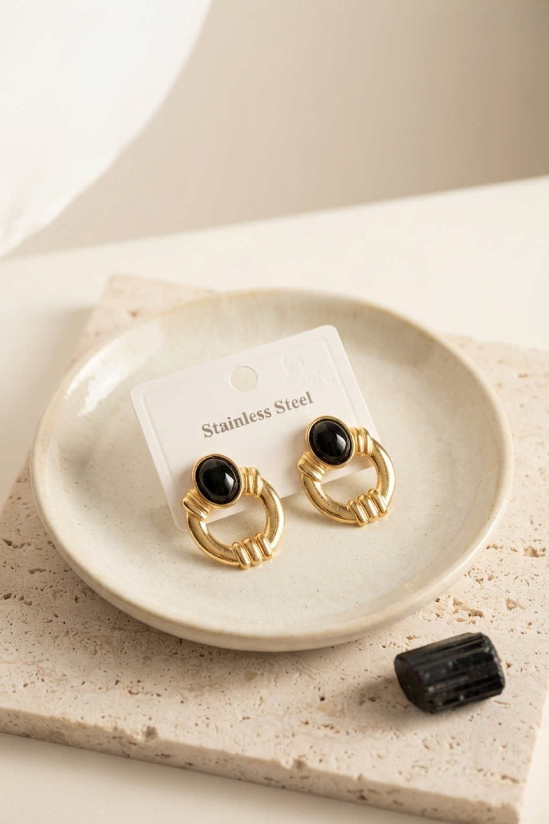 Küpe 316L Çelik Gold Kaplama Vintage Siyah Taşlı