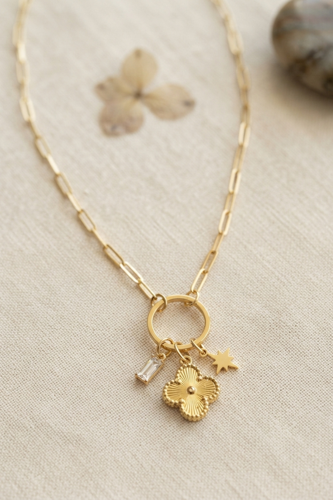 Kolye Gold Renk Ataç Zincir Yonca Model Kadın Kolyesi