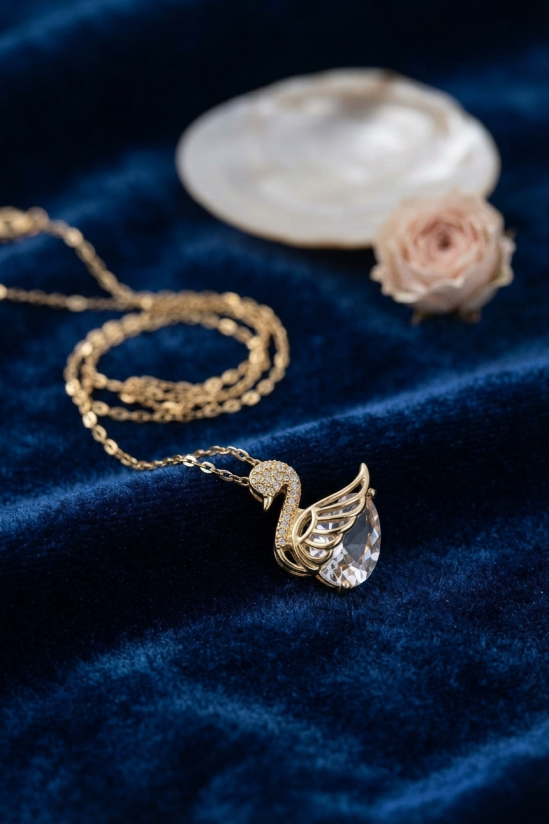 316L Çelik Gold Kuğu Figürlü Zirkon Taşlı Kadın Kolye